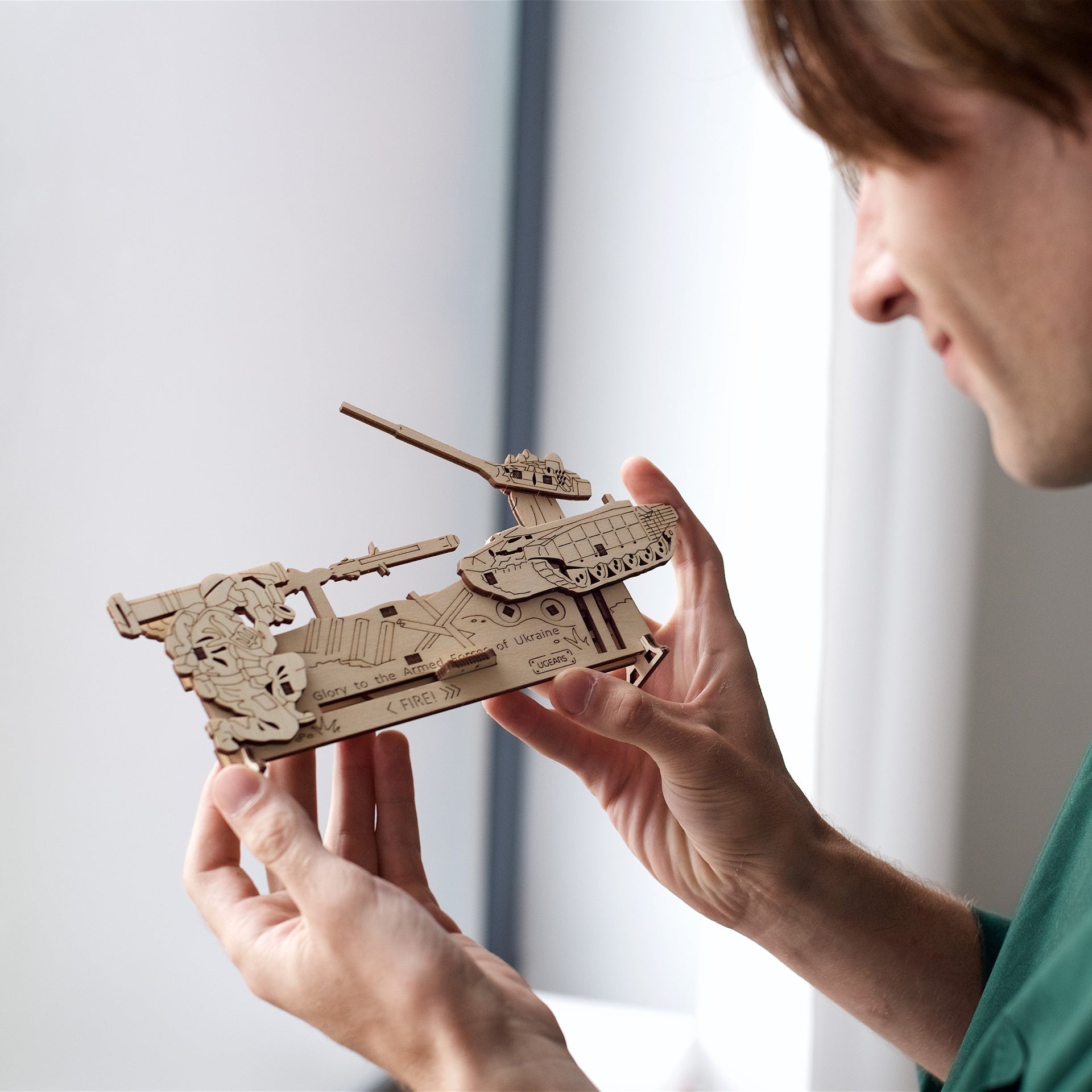 ugears-fire-and-forget-mini-modello-meccanico-in-legno-age-of-bravery image 6
