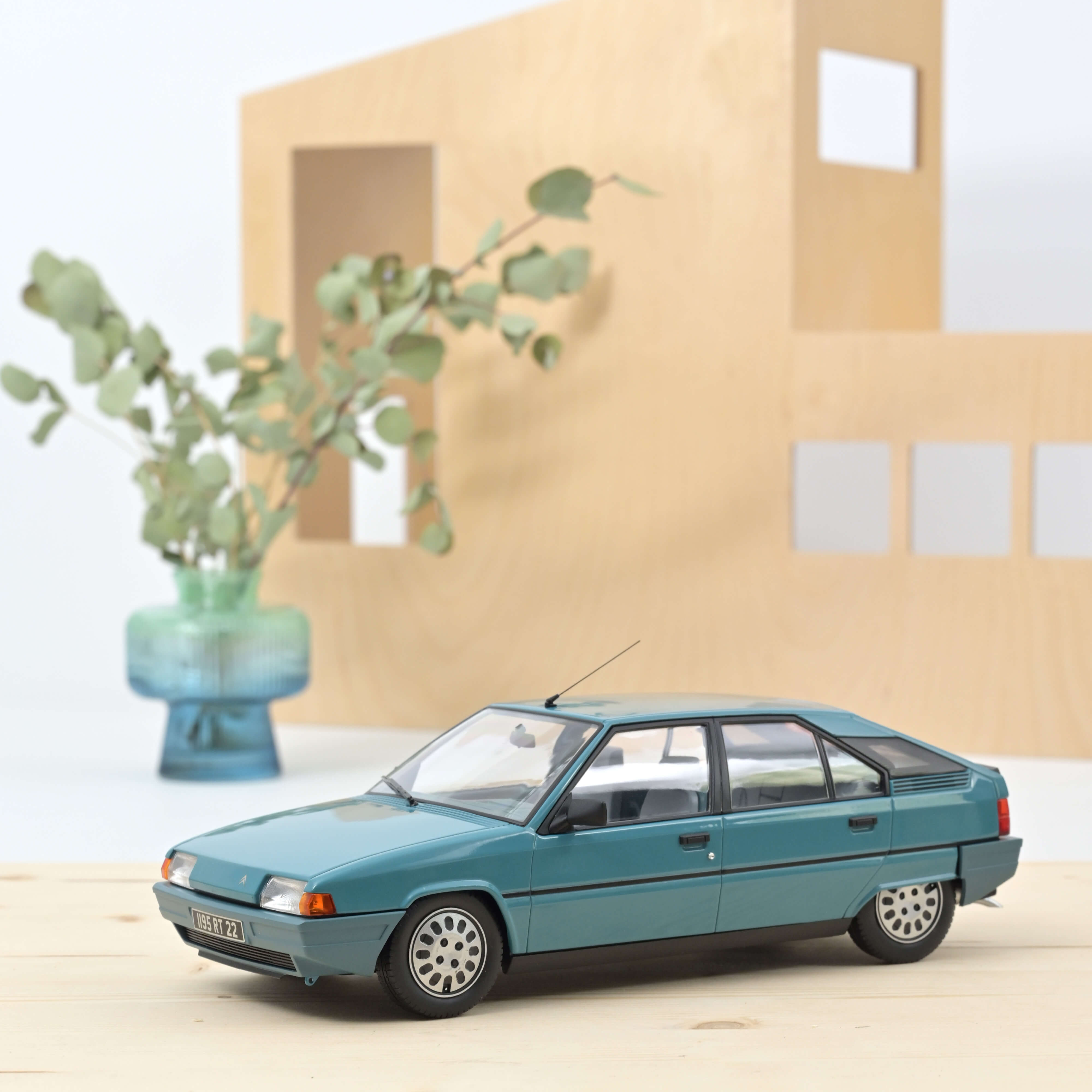 norev-citro-n-bx-16-trs-1983-bleu-lagune-1-18-modellino-auto-300-pz image 1