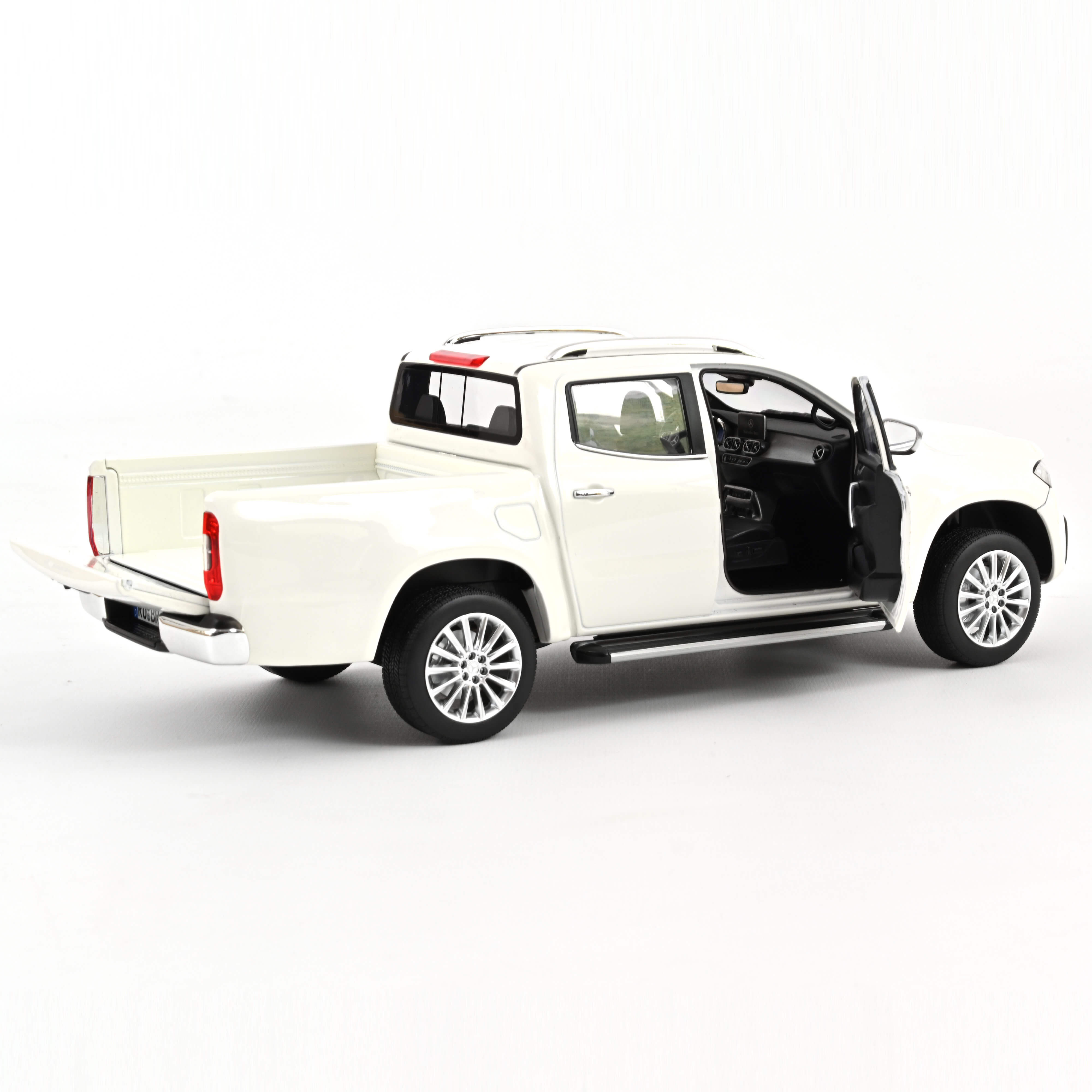 norev-mercedes-benz-classe-x-2017-modellino-pick-up-1-18-bianco image 4