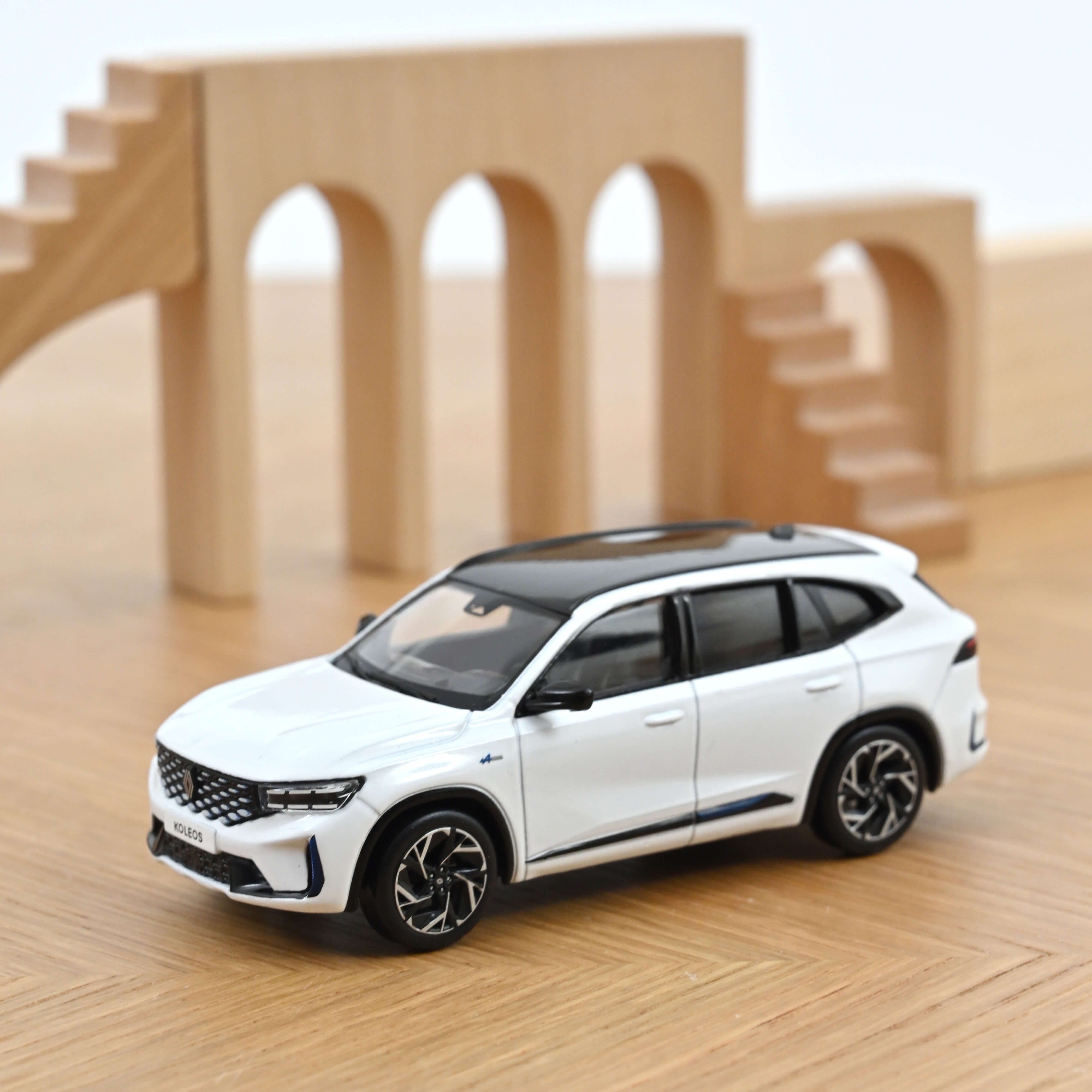 norev-renault-grand-koleos-2025-modellino-auto-1-43-bianco-perla image 1