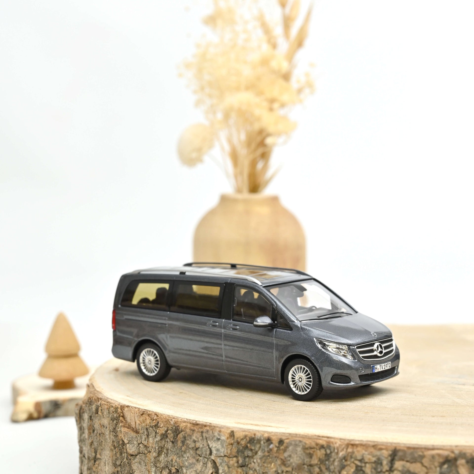 norev-mercedes-benz-v-class-2015-modellino-auto-1-43-grigio-metallizzato image 1