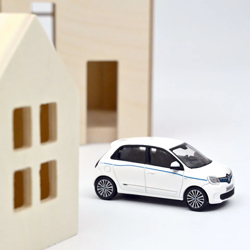 norev-renault-twingo-z-e-2020-modellino-auto-1-43-bianca image 1