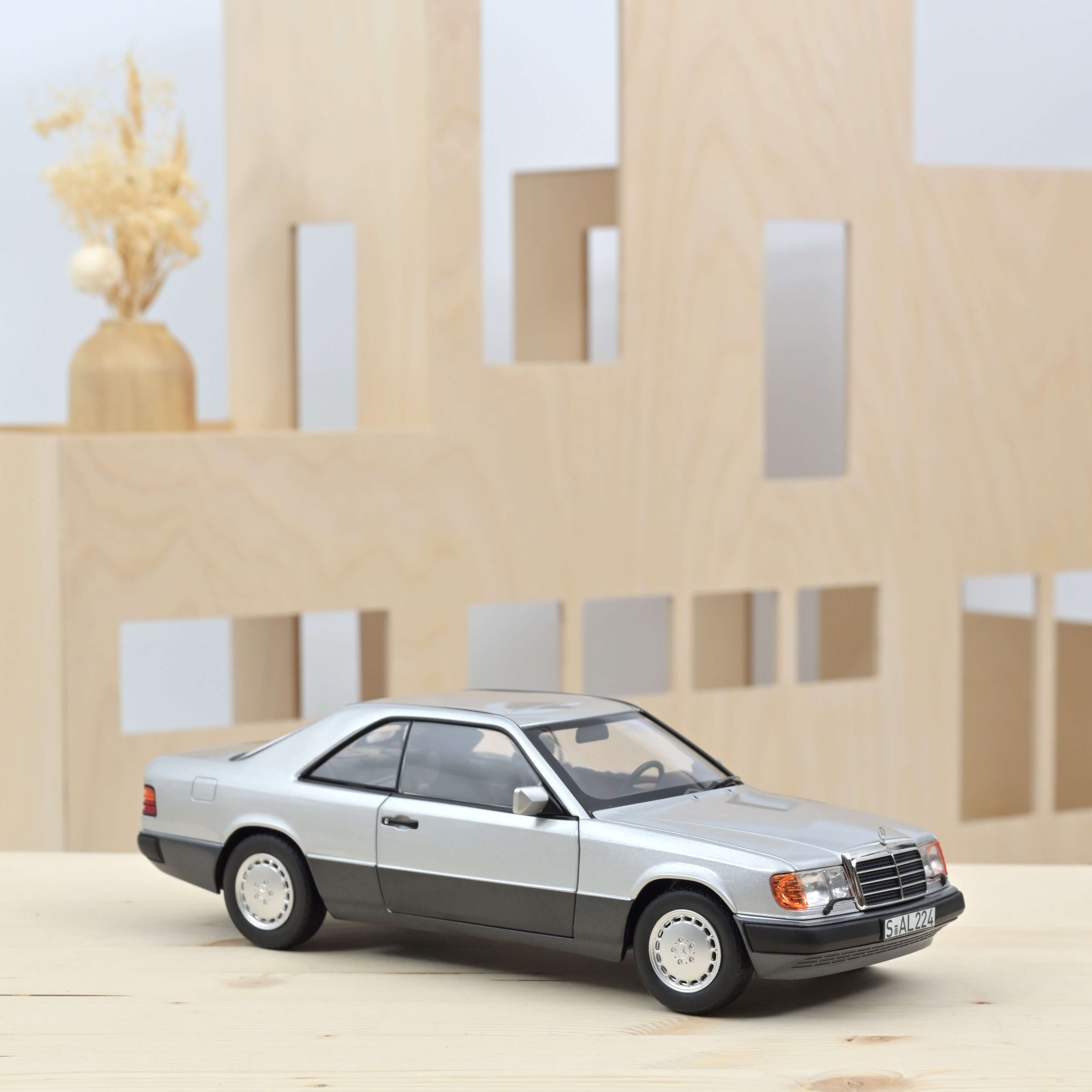 norev-mercedes-benz-300-ce-24-coup-1990-argent-1-18-modellino-auto image 1
