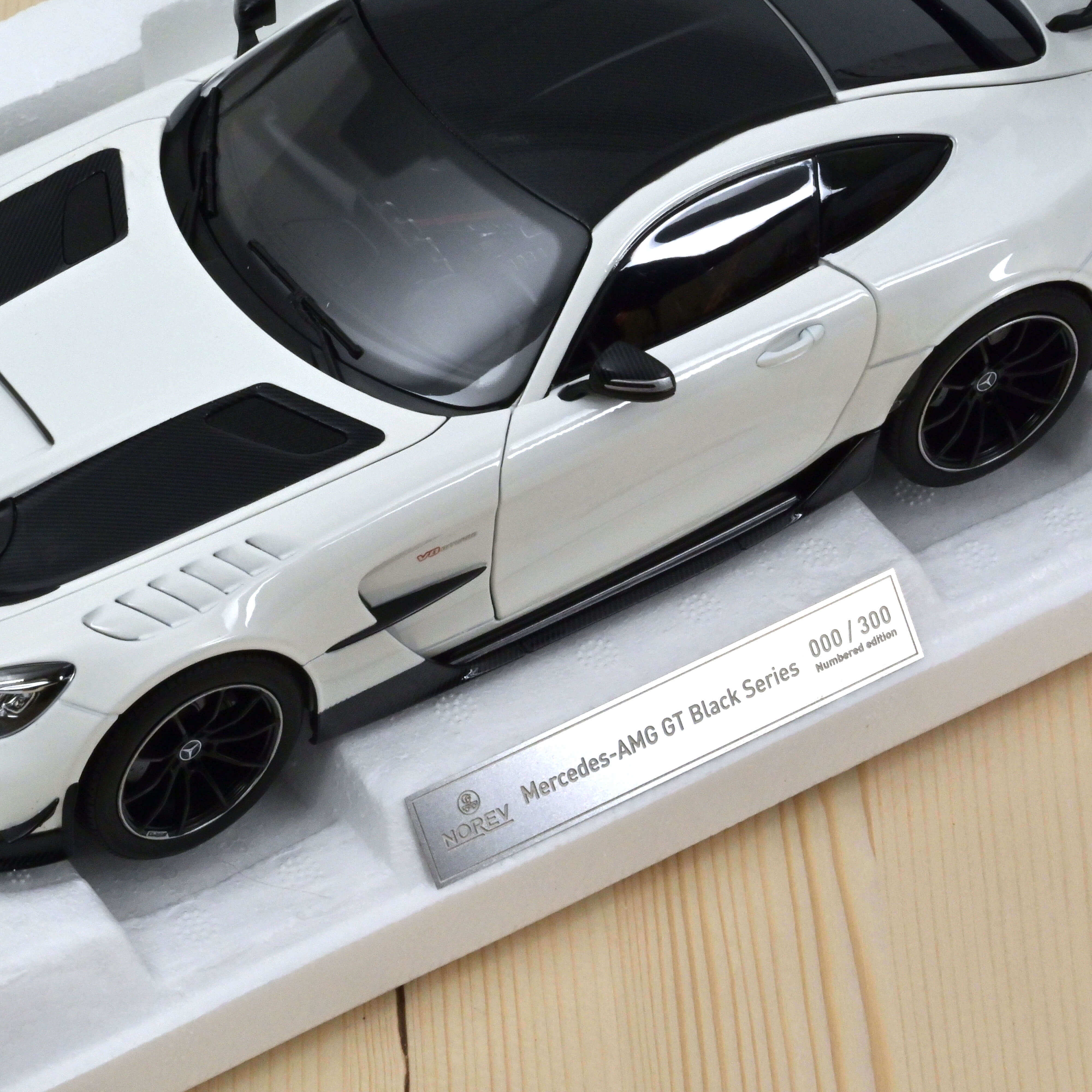 norev-mercedes-amg-gt-black-series-2021-modellino-1-18-bianco-300-pz image 4