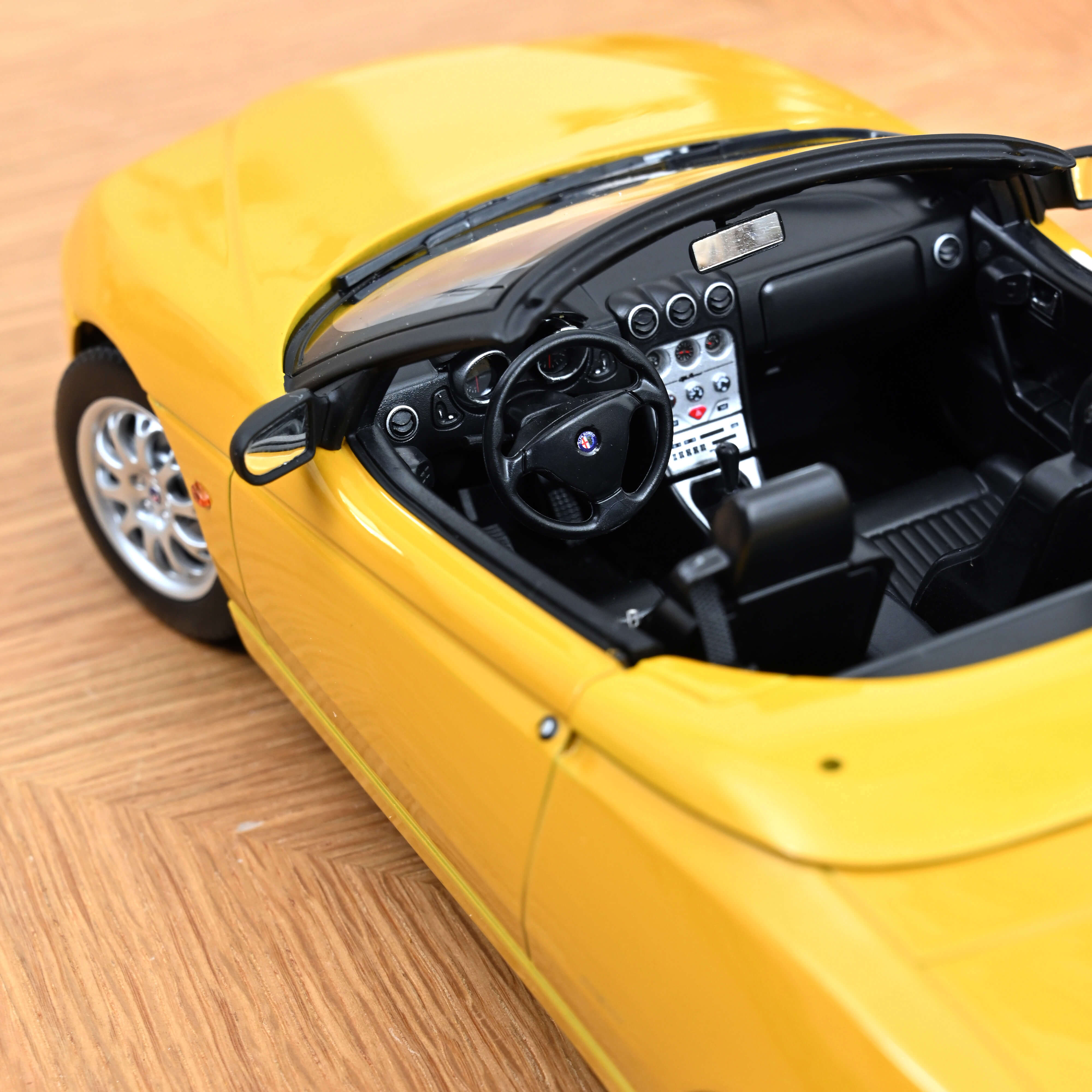 norev-alfa-romeo-spider-1999-giallo-zoe-metallizzato-modellino-1-18-edizione-lim image 4