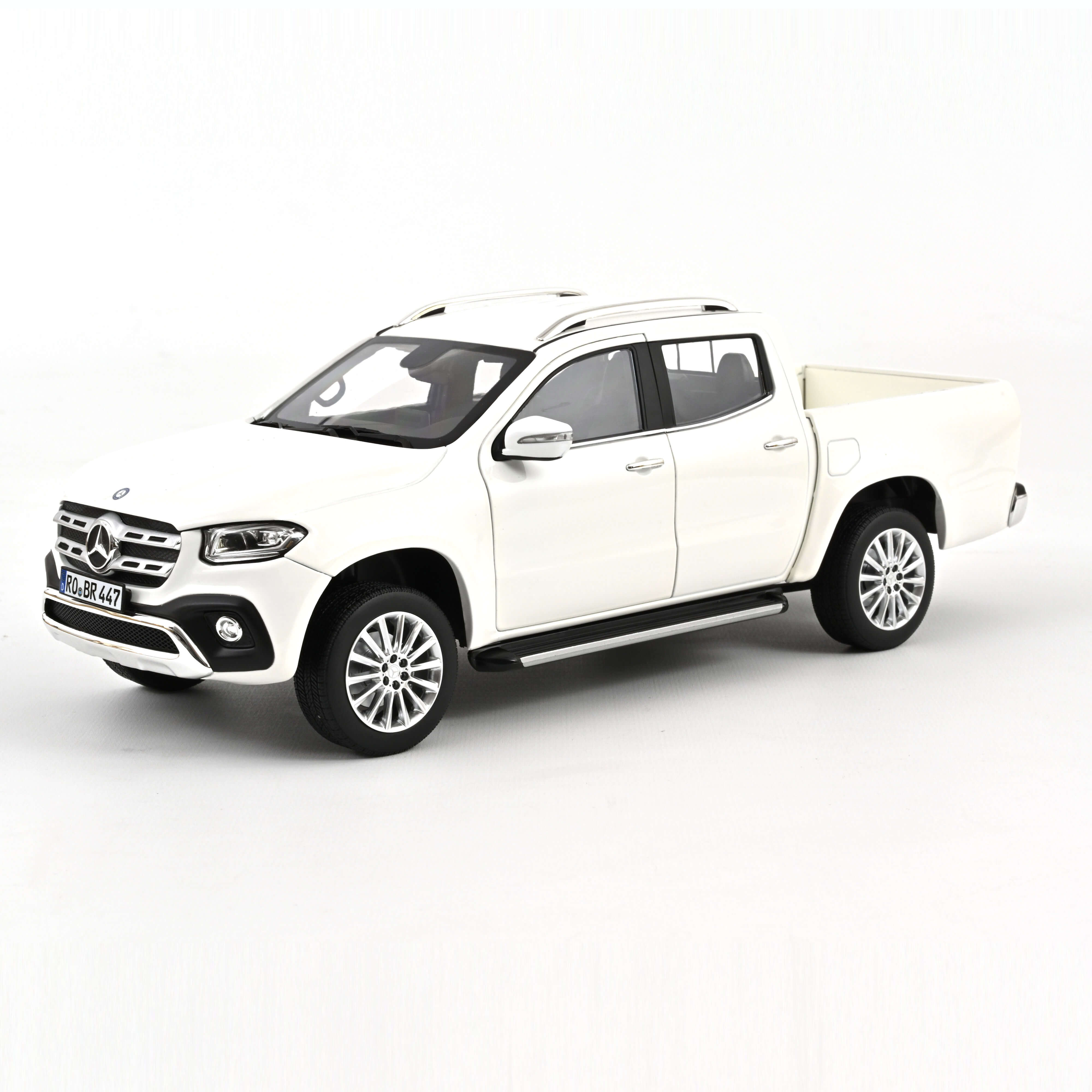 norev-mercedes-benz-classe-x-2017-modellino-pick-up-1-18-bianco image 1
