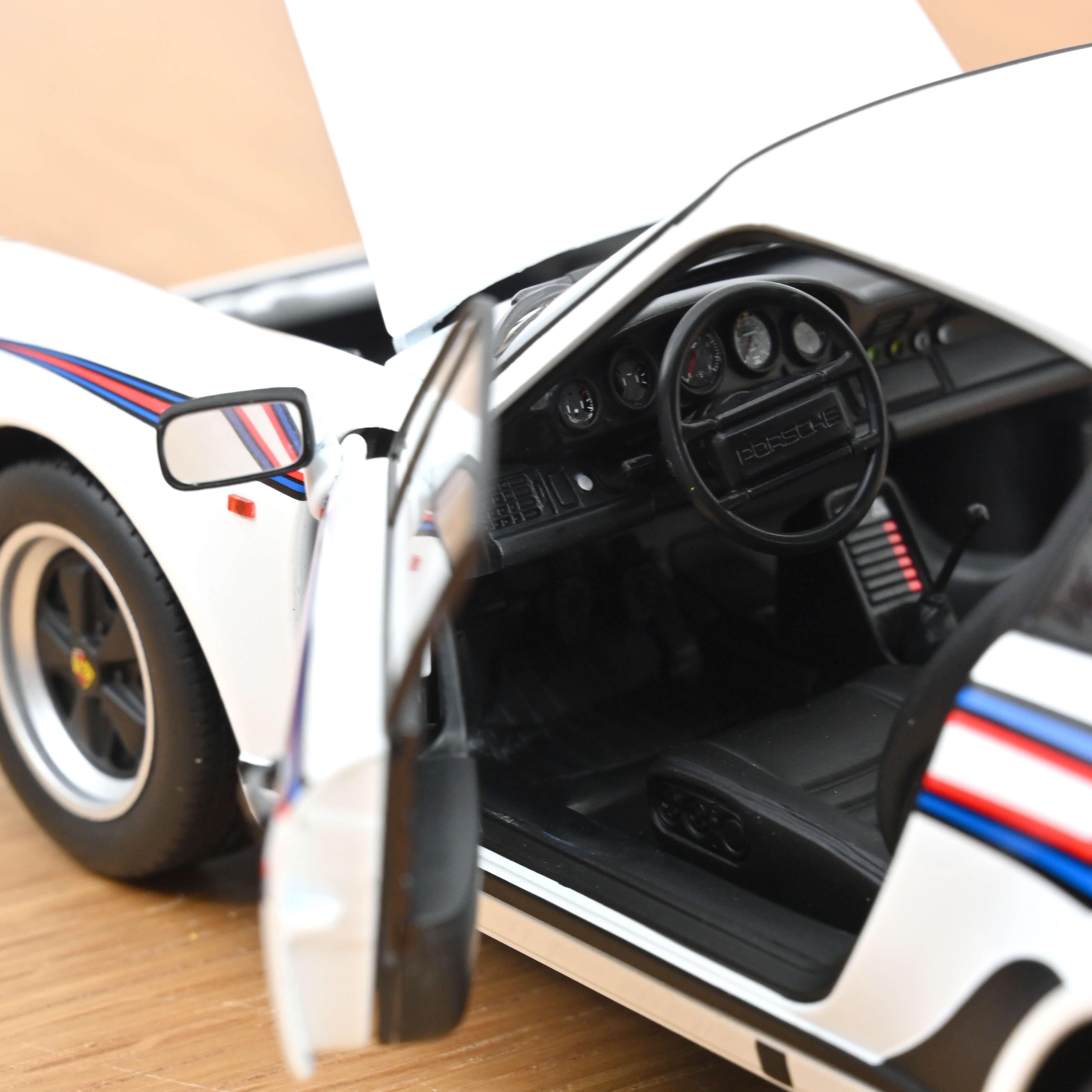 norev-porsche-911-turbo-3-3-1980-blanc-martini-modellino-auto-1-18 image 4