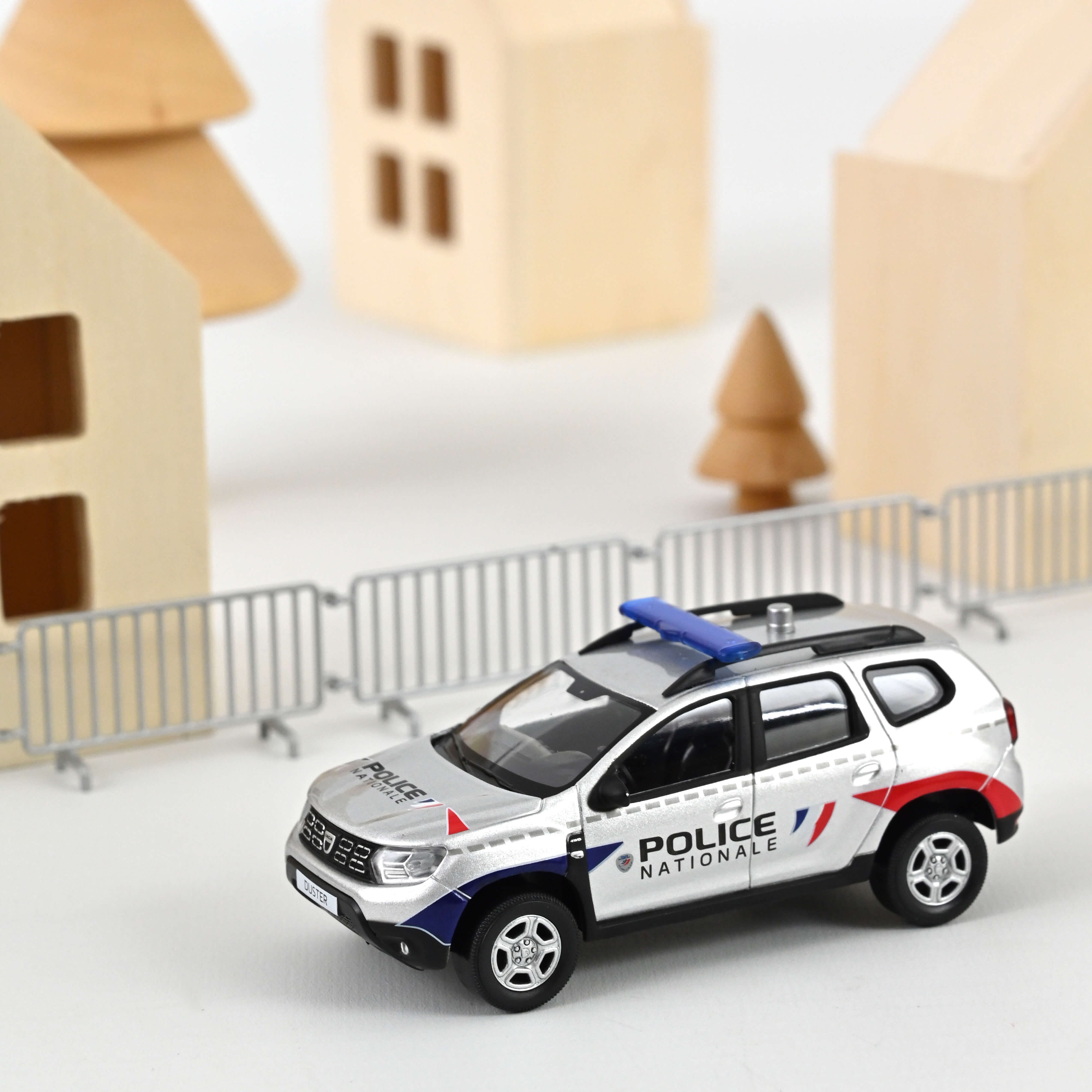 norev-dacia-duster-2021-police-nationale-argent-modellino-auto-1-43 image 1