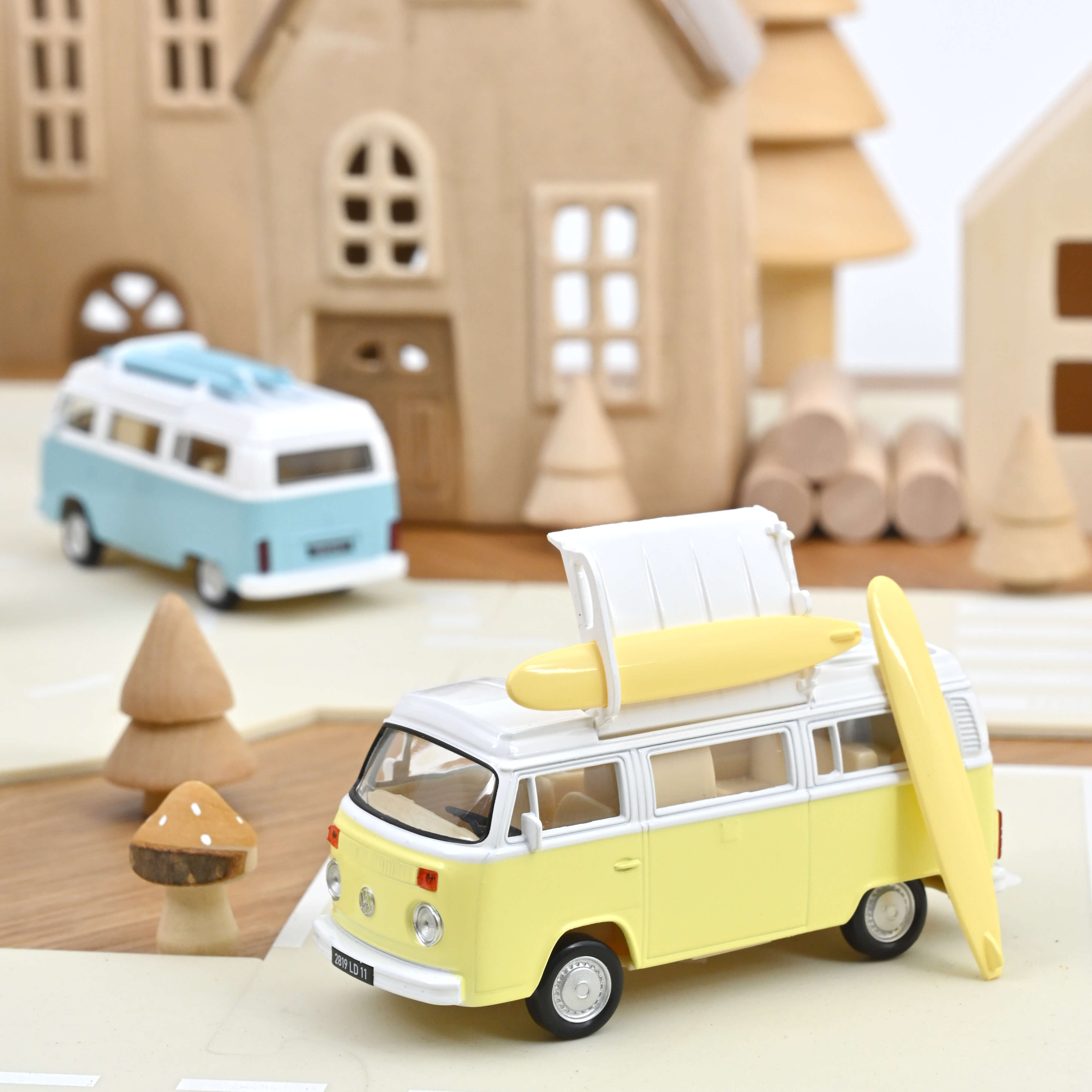 norev-volkswagen-combi-t2b-camper-van-1973-modellino-jet-car-1-43-giallo-pastell image 2