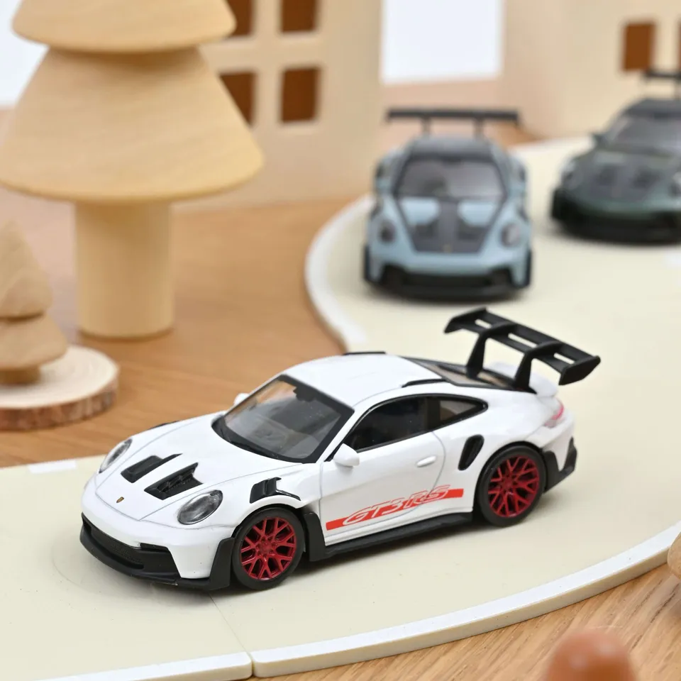 norev-porsche-911-gt3-rs-2022-bianca-1-43-auto-die-cast-da-collezione image 1