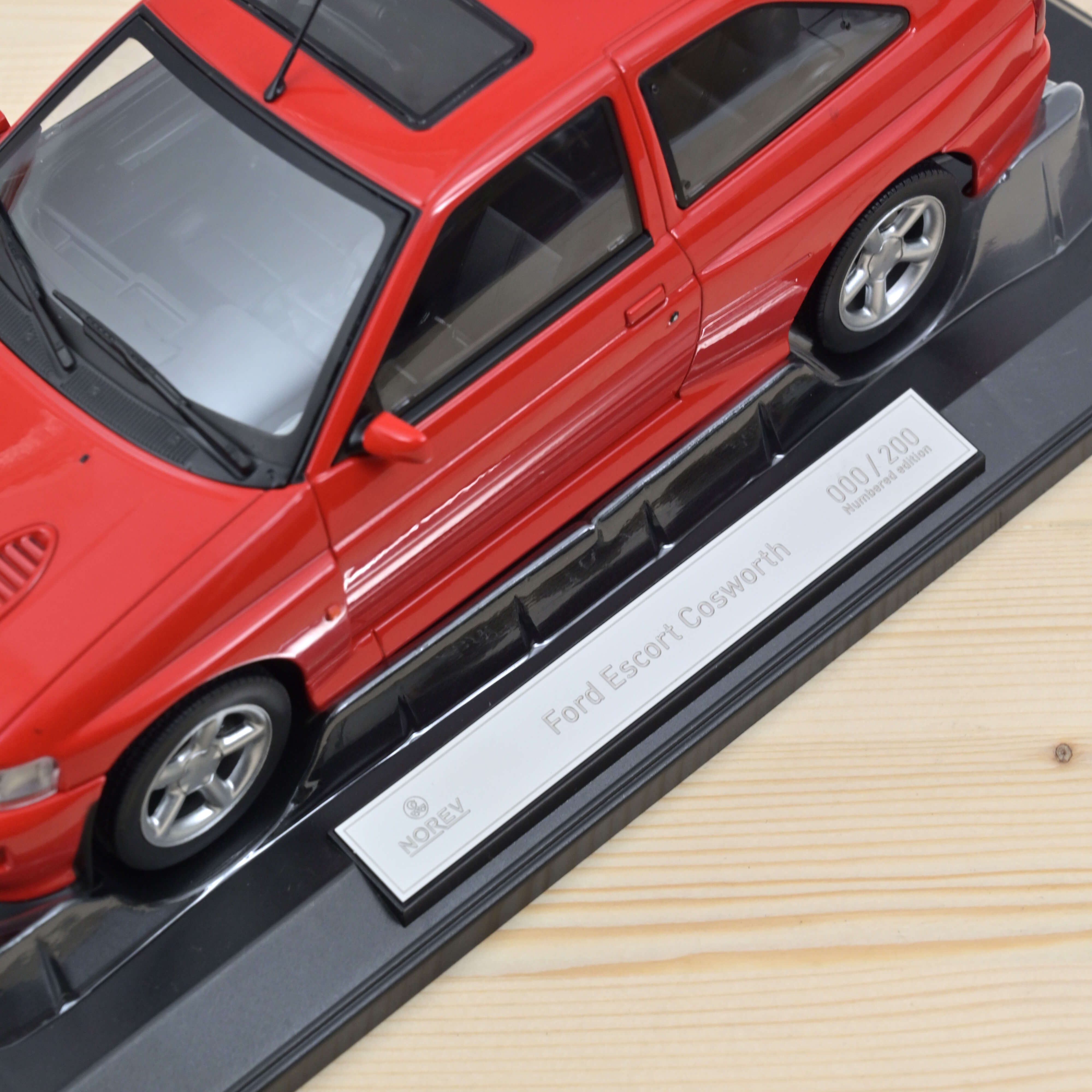 norev-ford-escort-cosworth-1992-modellino-1-18-rosso-edizione-200-pz image 3