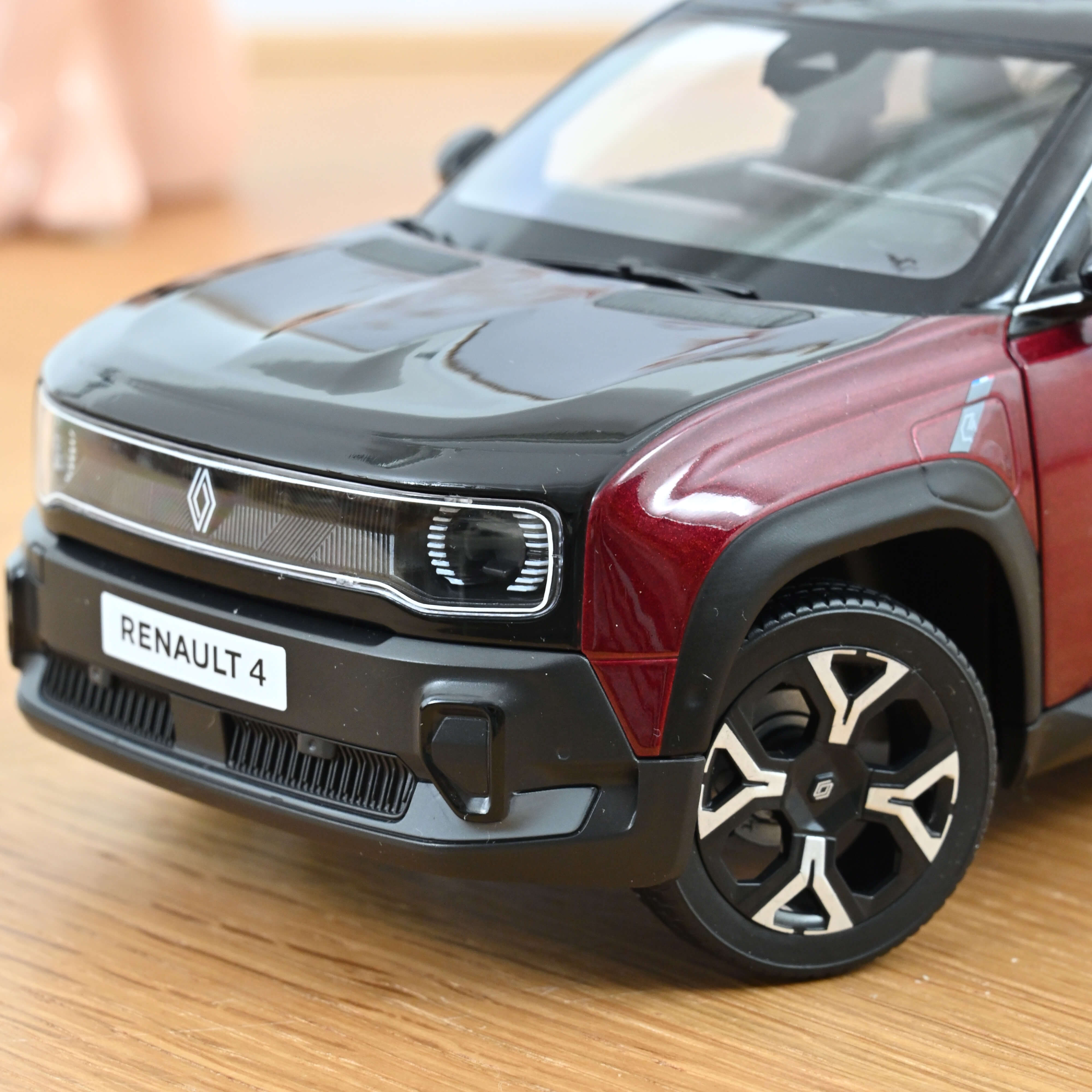 norev-renault-4-e-tech-lectrique-2025-rosso-carminio-1-18-serie-limitata-300-pez image 6