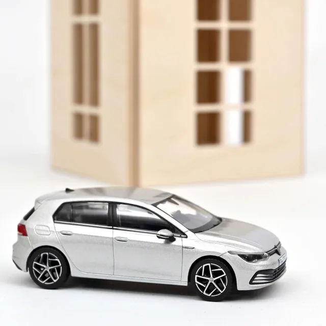 norev-vw-golf-2020-argento-1-43-modellino-auto-die-cast image 1