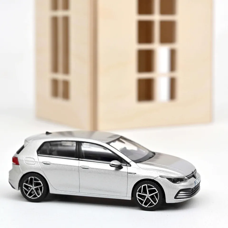 norev-vw-golf-2020-argento-1-43-modellino-auto-die-cast image 1