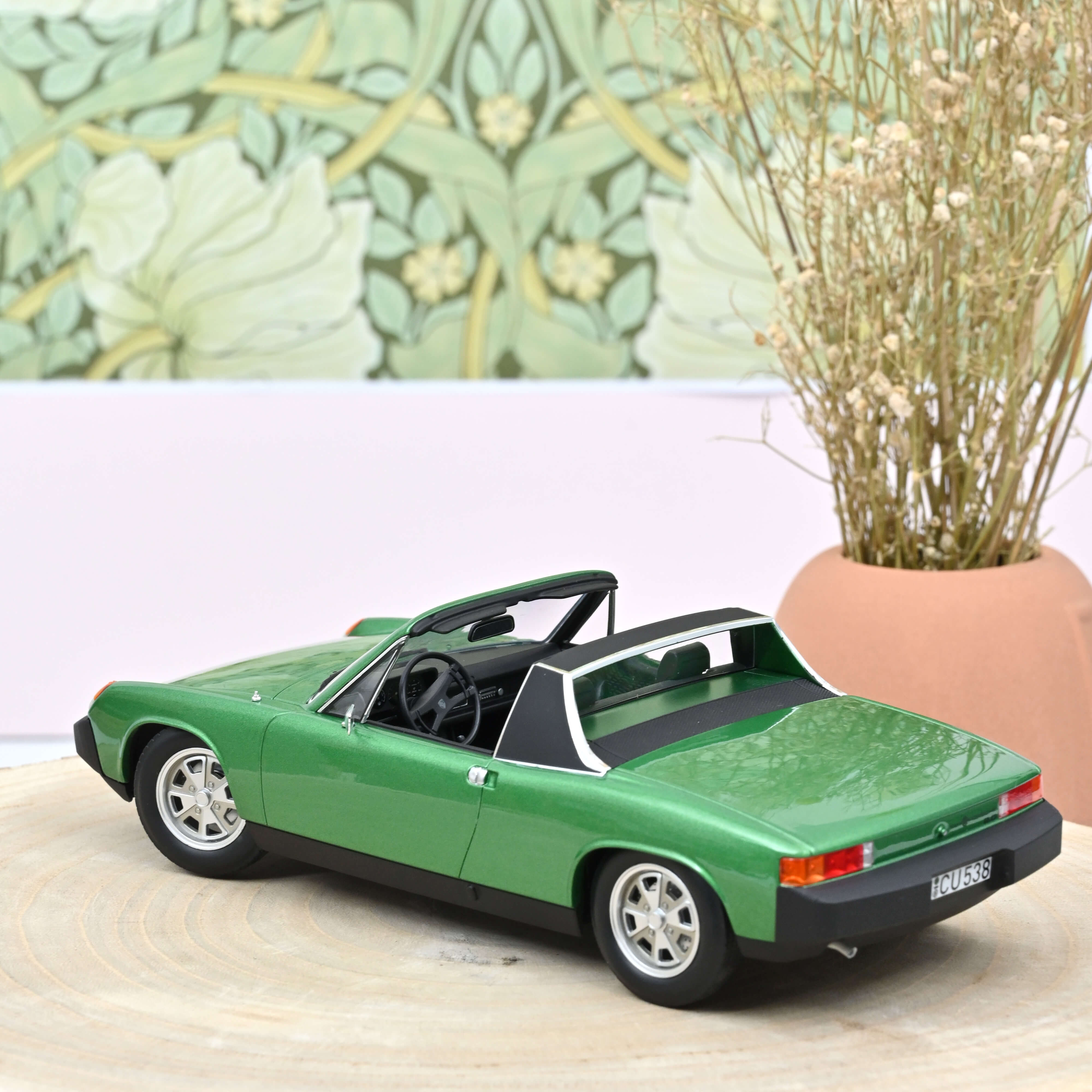 norev-vw-porsche-914-2-0-1975-automodello-1-18-verde-metallizzato image 2