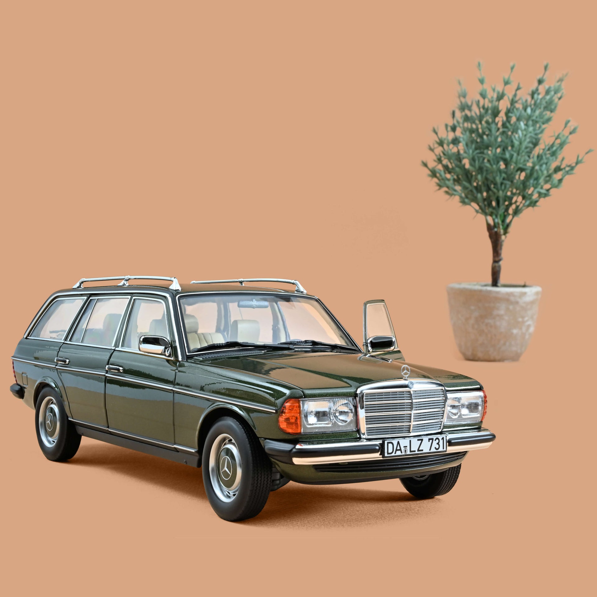 norev-mercedes-benz-200-t-1982-modellino-die-cast-1-18-verde-metallizzato image 1