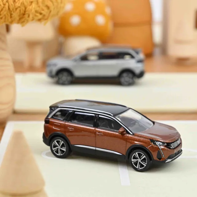 norev-peugeot-5008-2020-modellino-auto-1-64-metallic-copper image 1