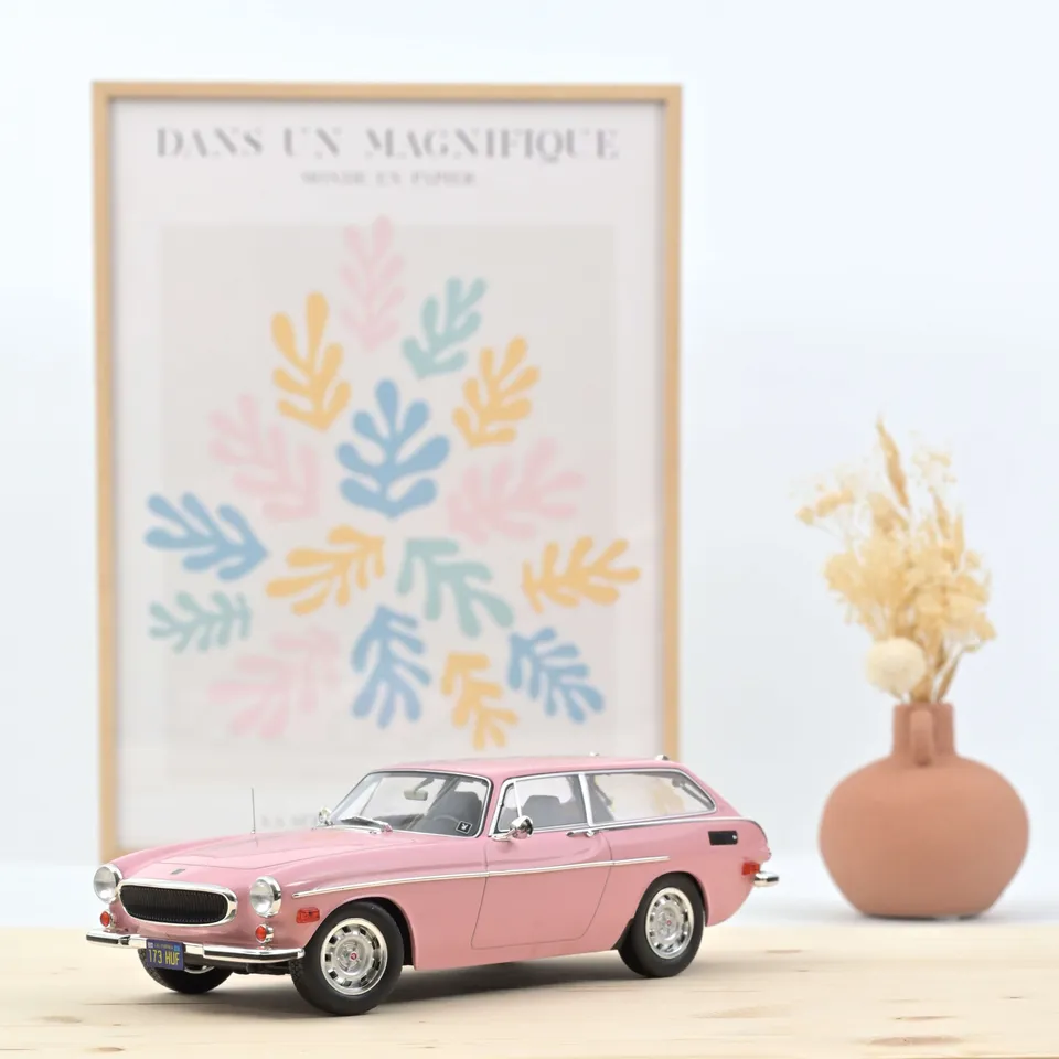 norev-volvo-1800-es-us-version-1973-rose-modellino-auto-1-18-100-pezzi image 1
