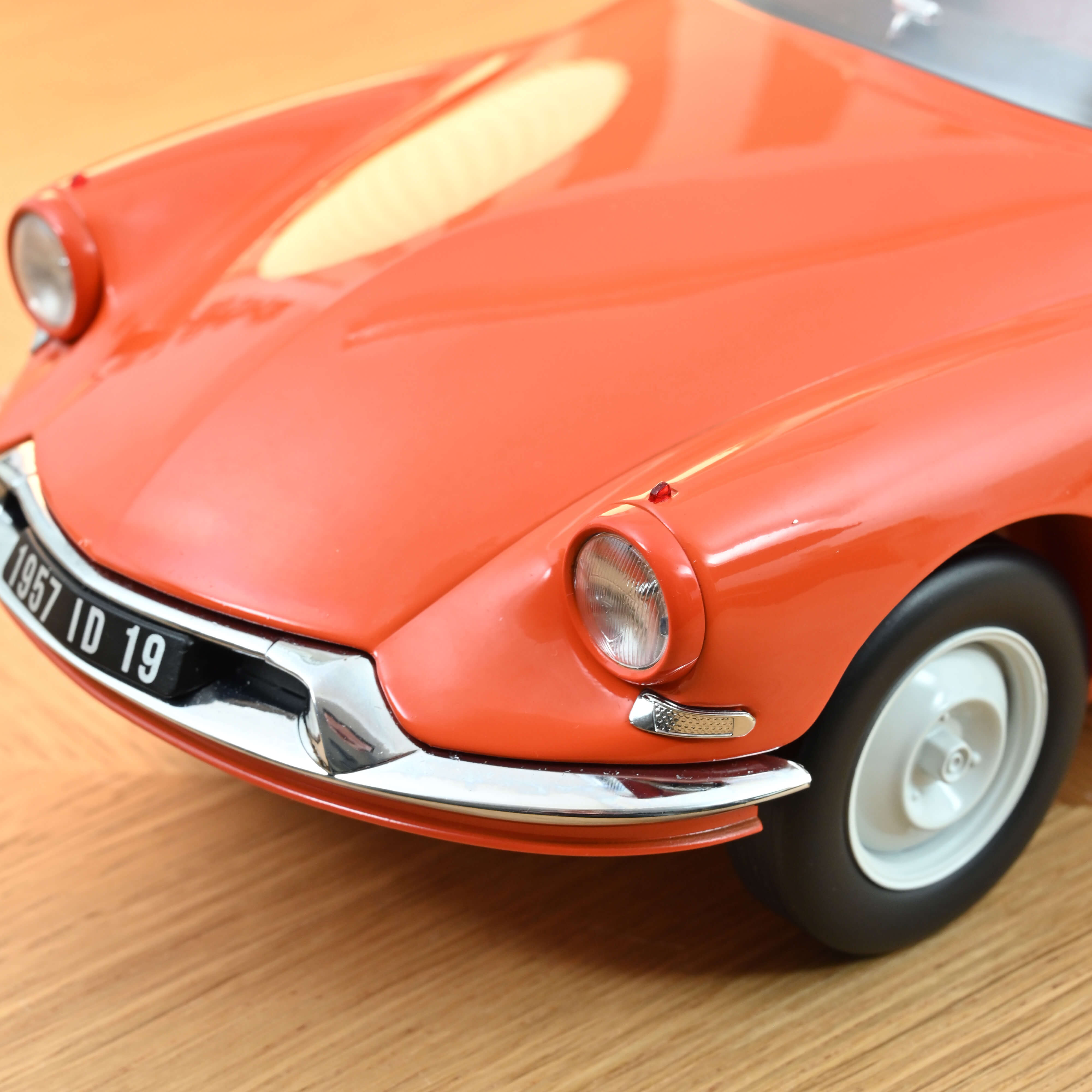 norev-citro-n-id-19-1955-modellino-auto-1-12-orange-capucine-et-cr-me image 3