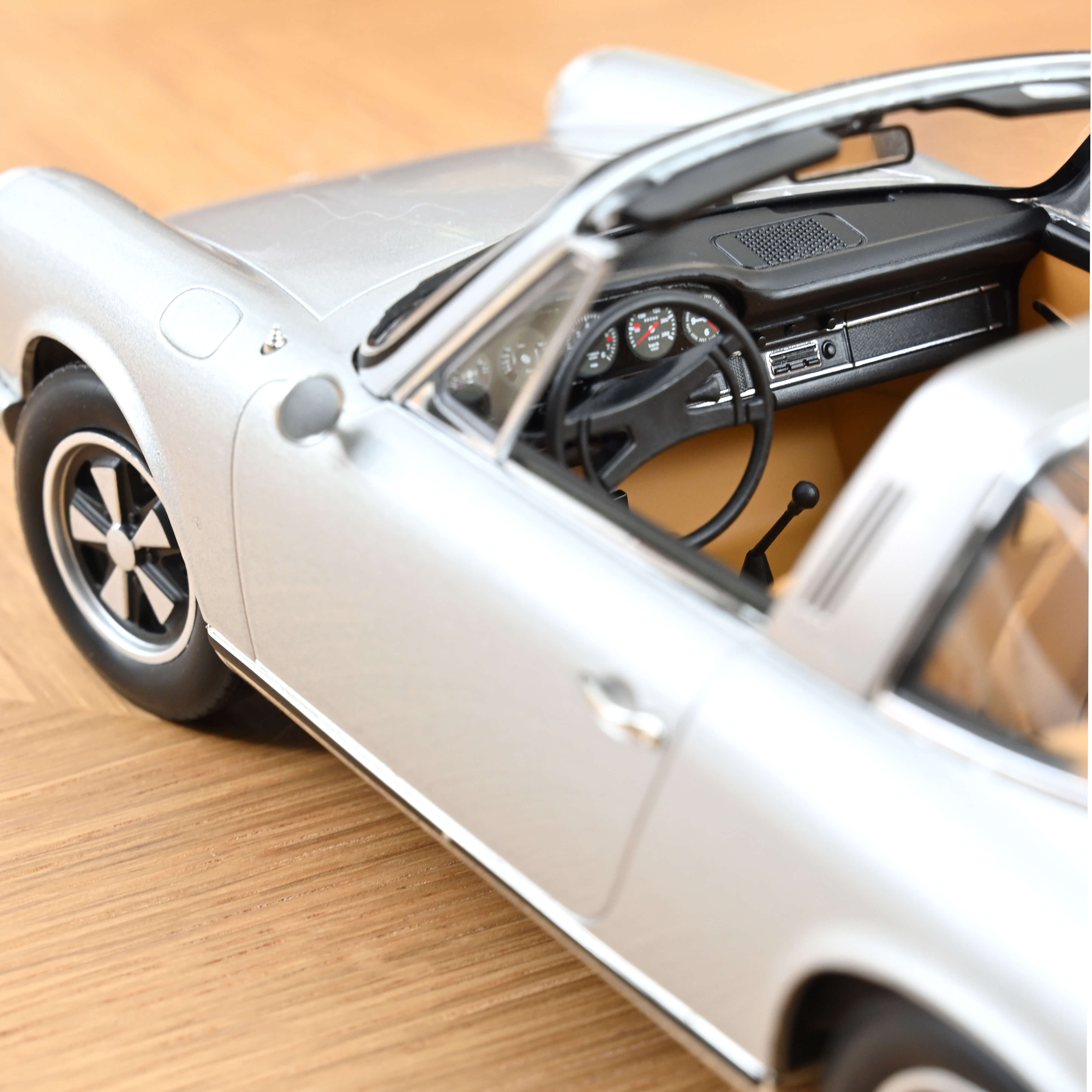 norev-porsche-911-e-targa-1969-argent-scala-1-18-edizione-limitata-400-pz image 4