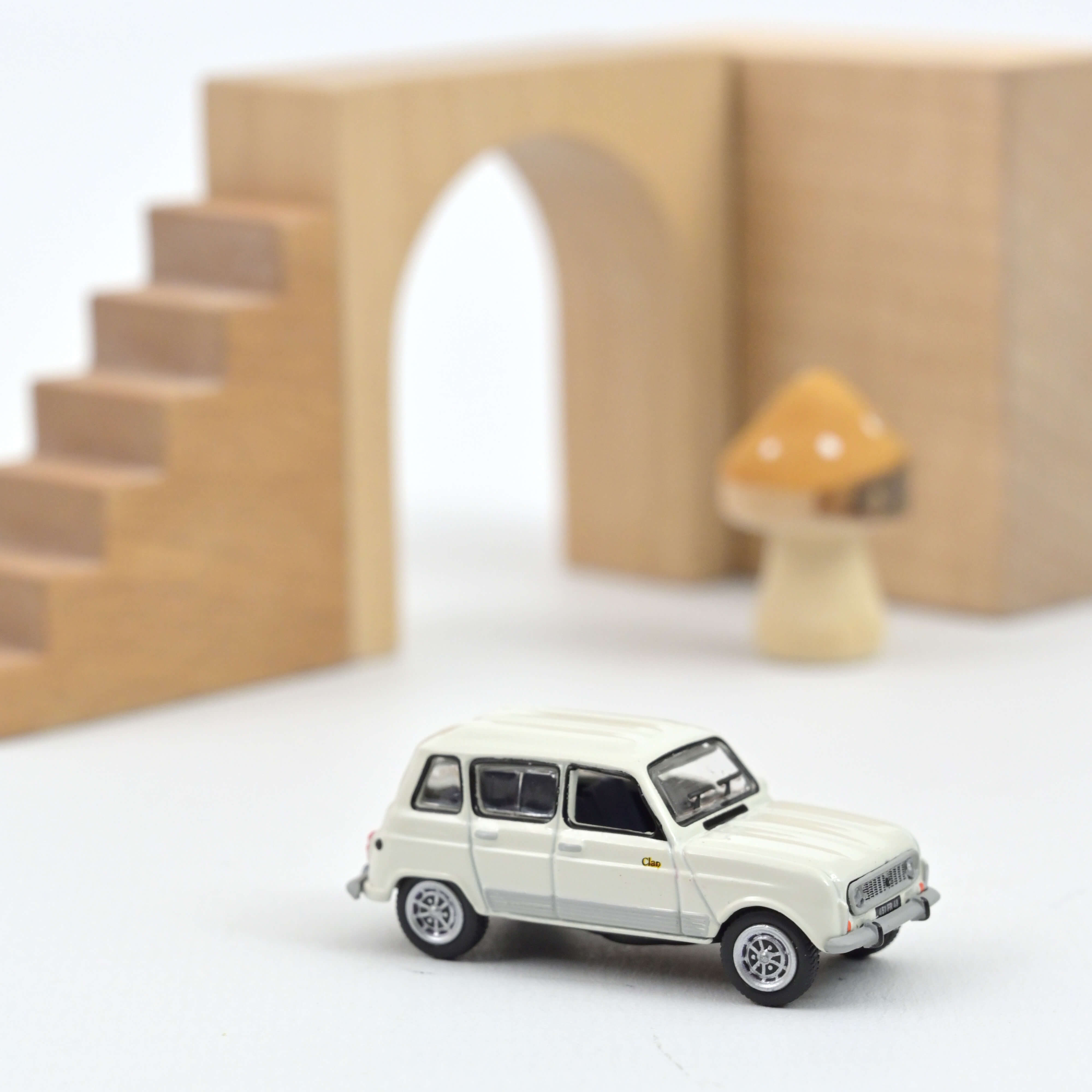 norev-renault-4-clan-1987-bianco-panda-1-87-minijet-auto-in-miniatura image 1