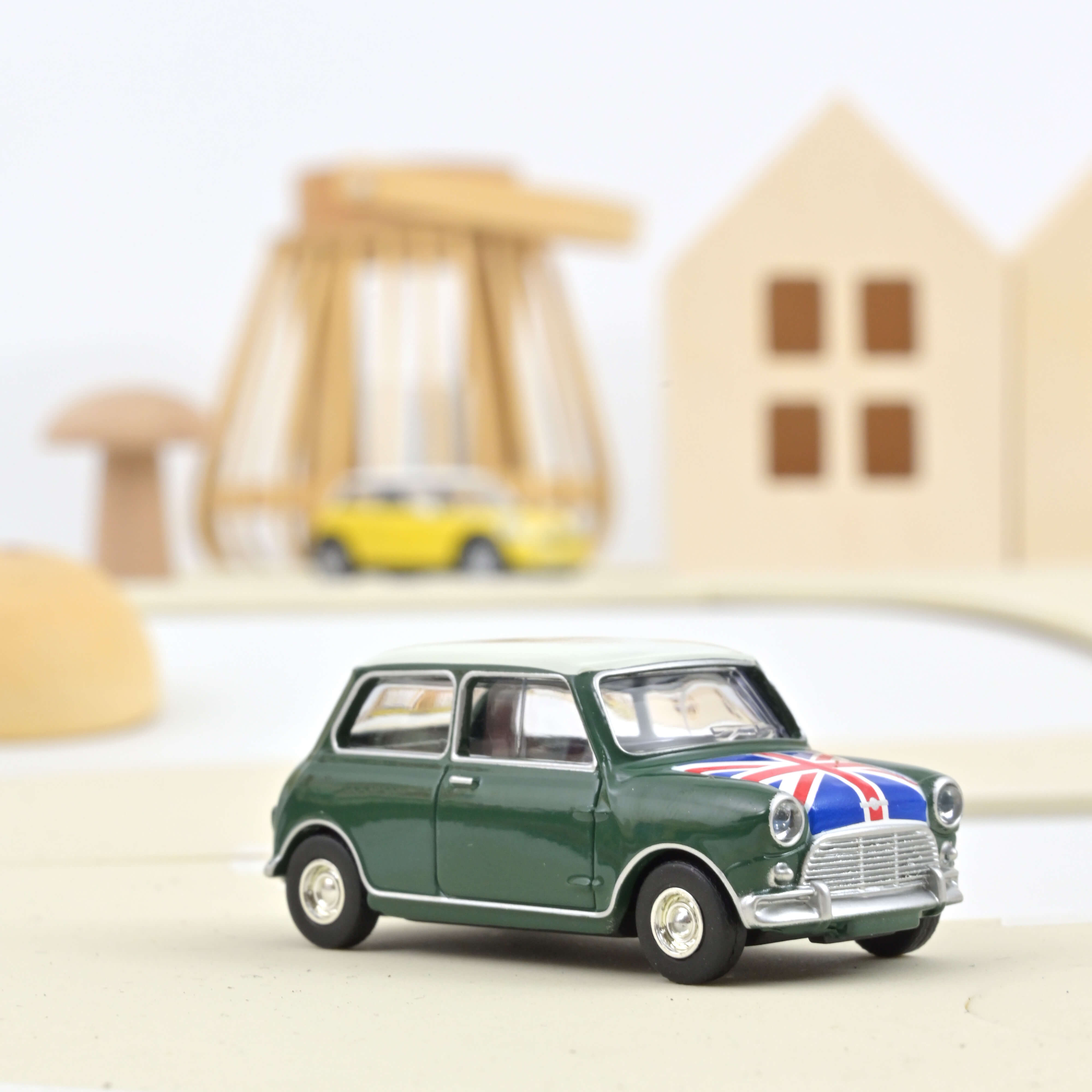 norev-mini-cooper-s-1964-1-54-minijet-verde-mandorla-con-bandiera-sul-cofano image 1