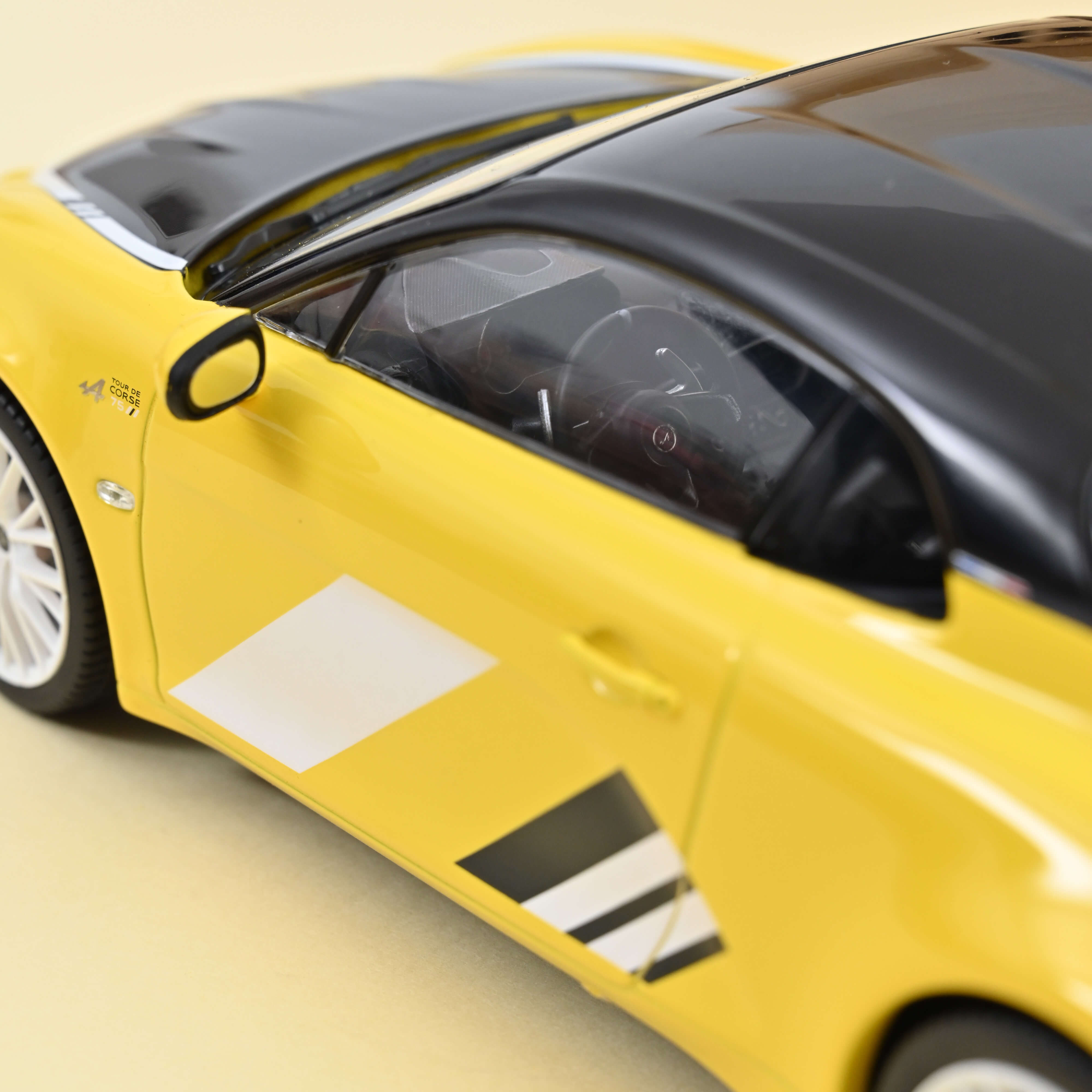 norev-alpine-a110-tour-de-corse-75-2023-gialla-1-18-modellino-150-pz image 3