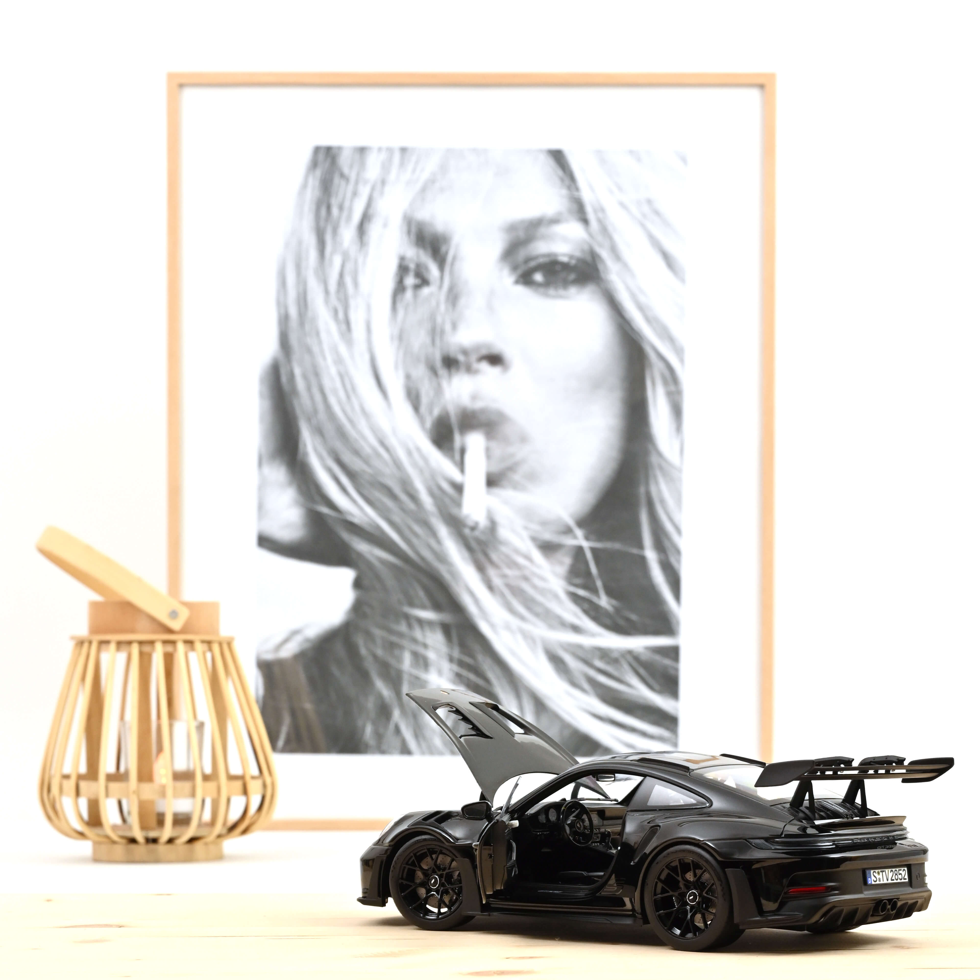 norev-porsche-911-gt3-rs-2022-992-nero-modello-scala-1-18-serie-web-exclusive-40 image 2