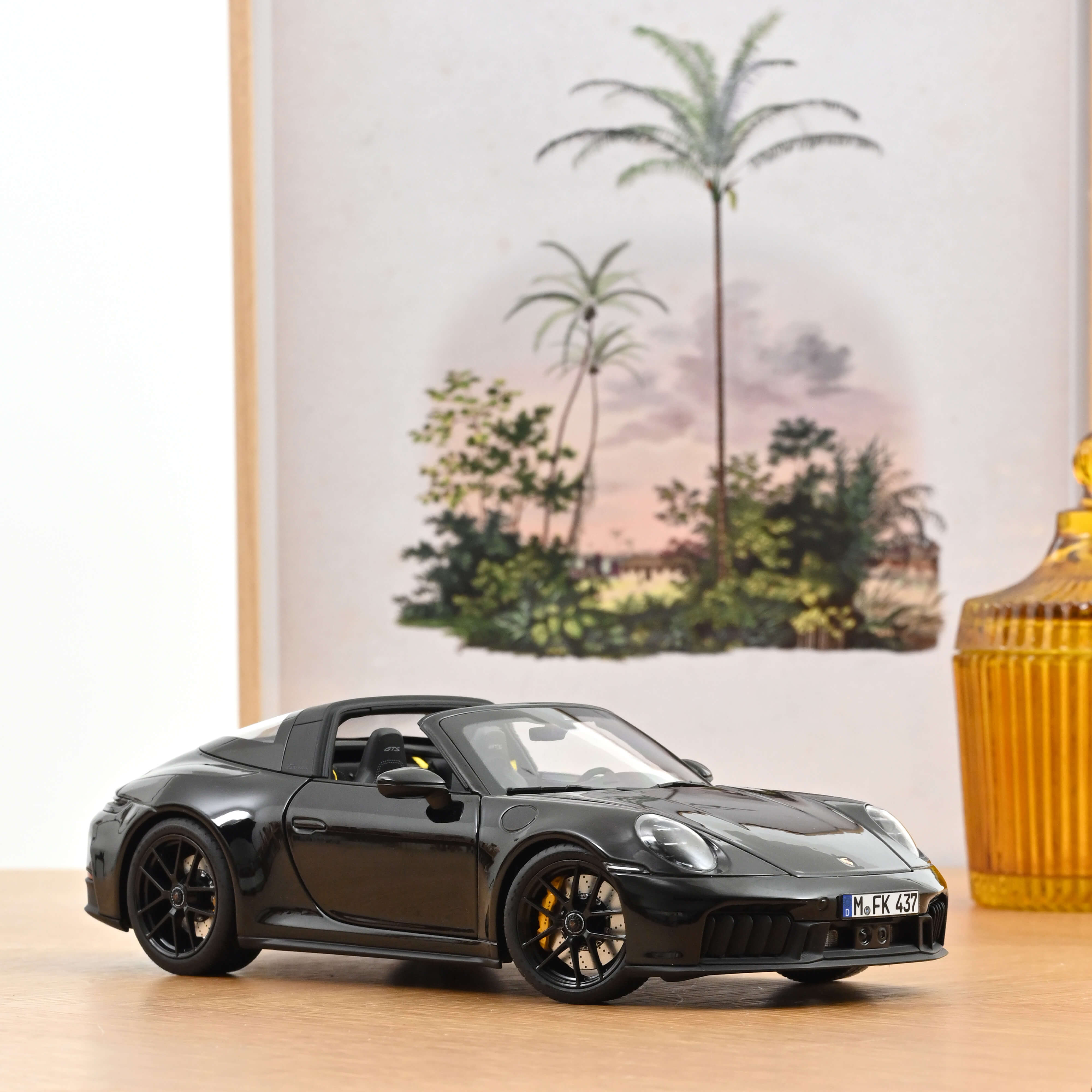 norev-porsche-911-targa-4-gts-2025-nera-1-18-edizione-200-pz image 2