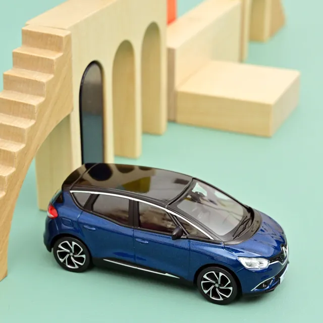 norev-renault-sc-nic-2016-bleu-cosmos-et-noir-modellino-auto-1-43 image 1