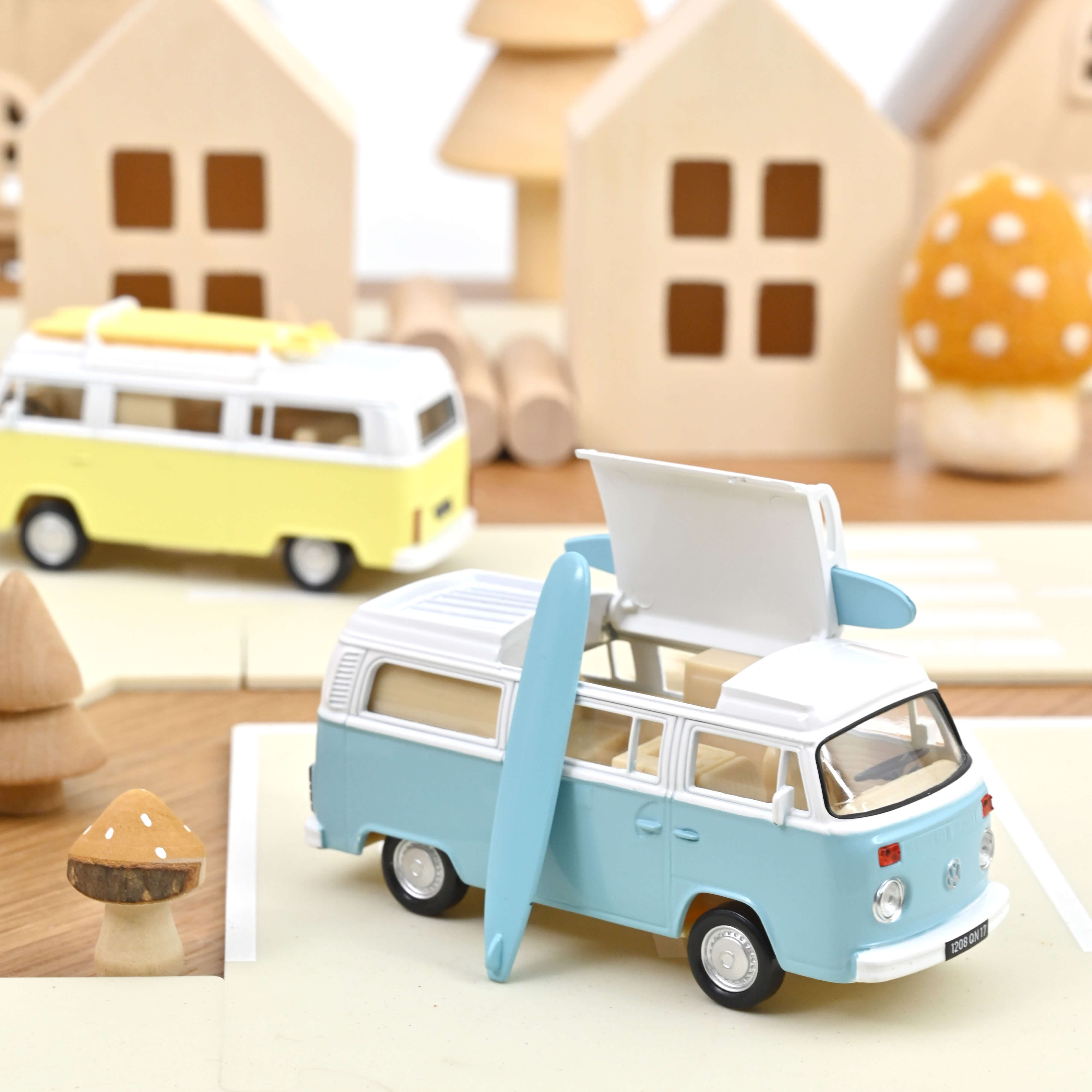 norev-volkswagen-combi-t2b-camper-van-1973-bleu-pastel-jet-car-1-43 image 2