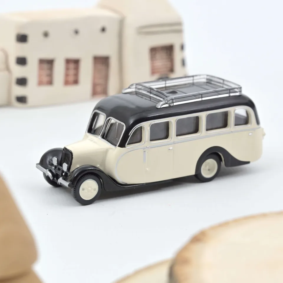 norev-citro-n-u23-autocar-1947-cr-me-et-noir-1-87-modellino-autobus-minijet image 1