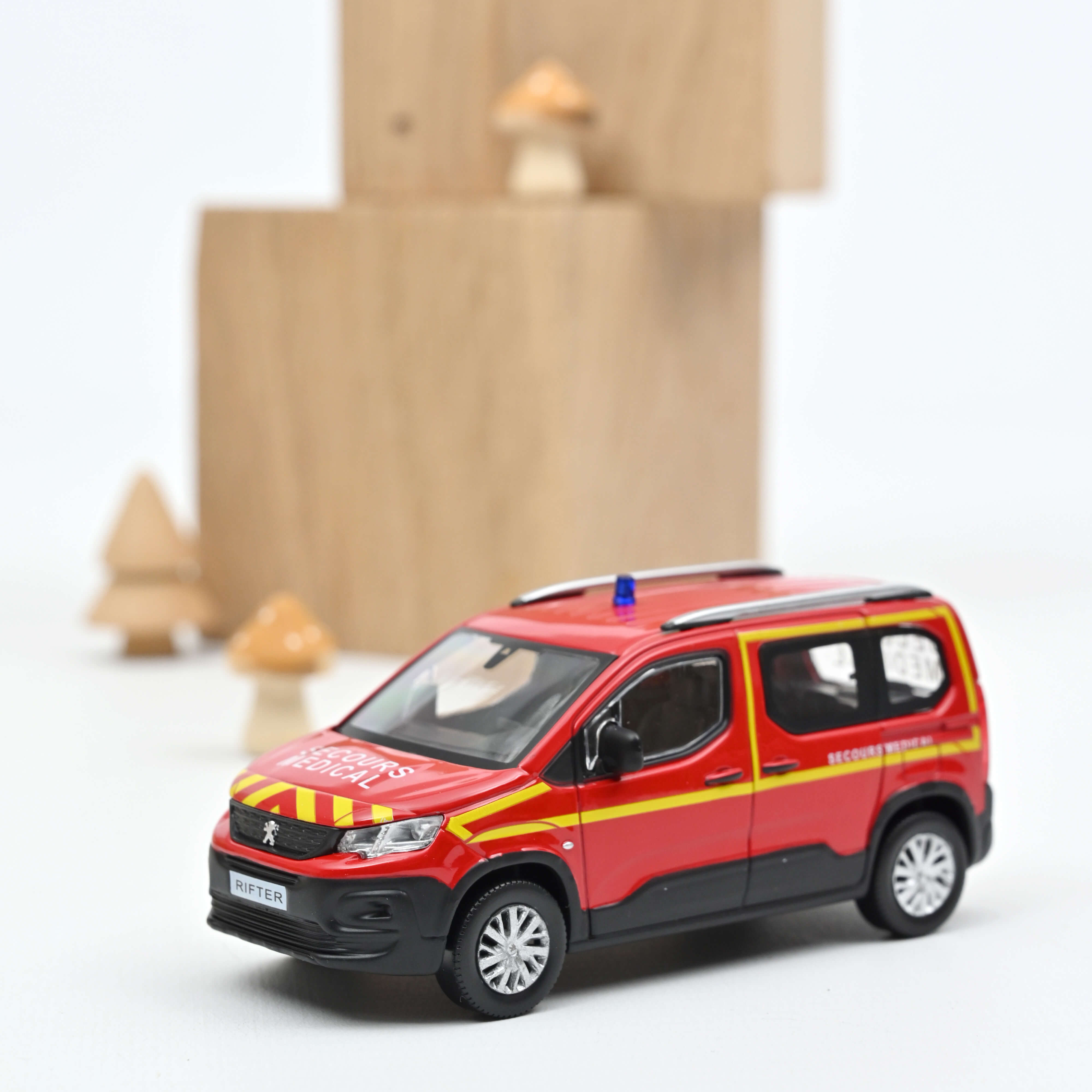 norev-peugeot-rifter-2019-pompiers-secours-m-dical-modellino-auto-1-43 image 1