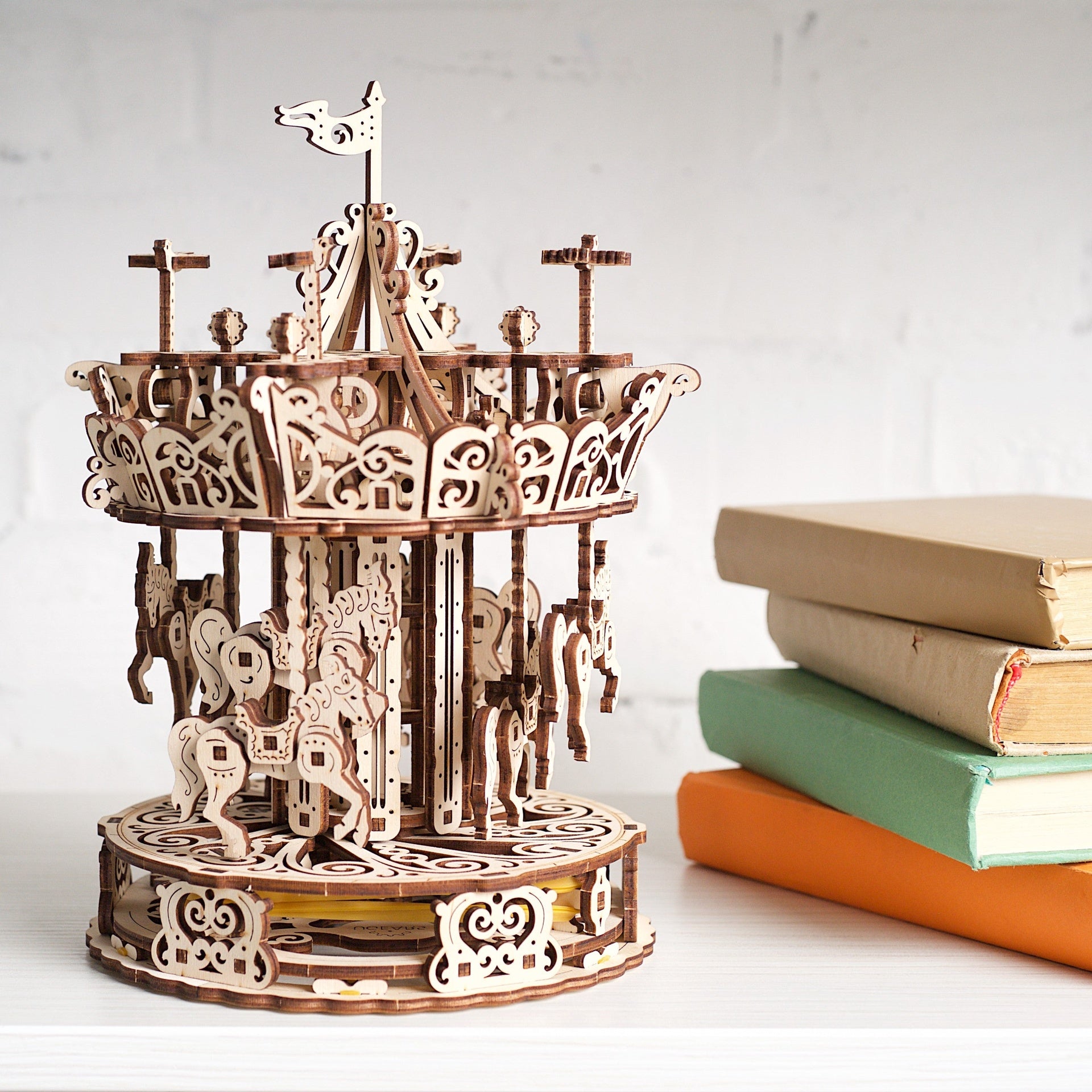 ugears-carousel-giostra-meccanica-in-legno-puzzle-3d image 8