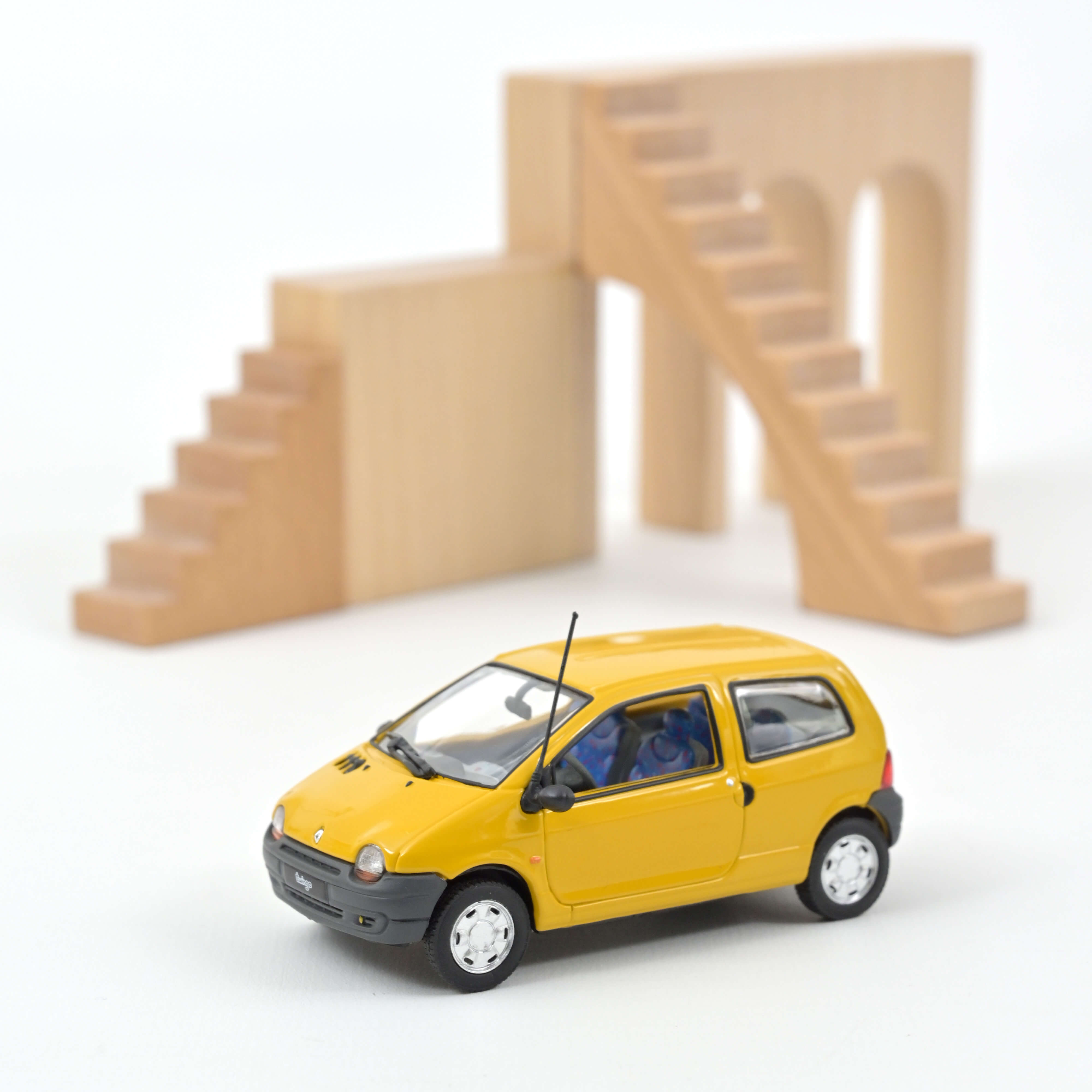 norev-renault-twingo-1993-modellino-auto-1-43-giallo-indiano image 1