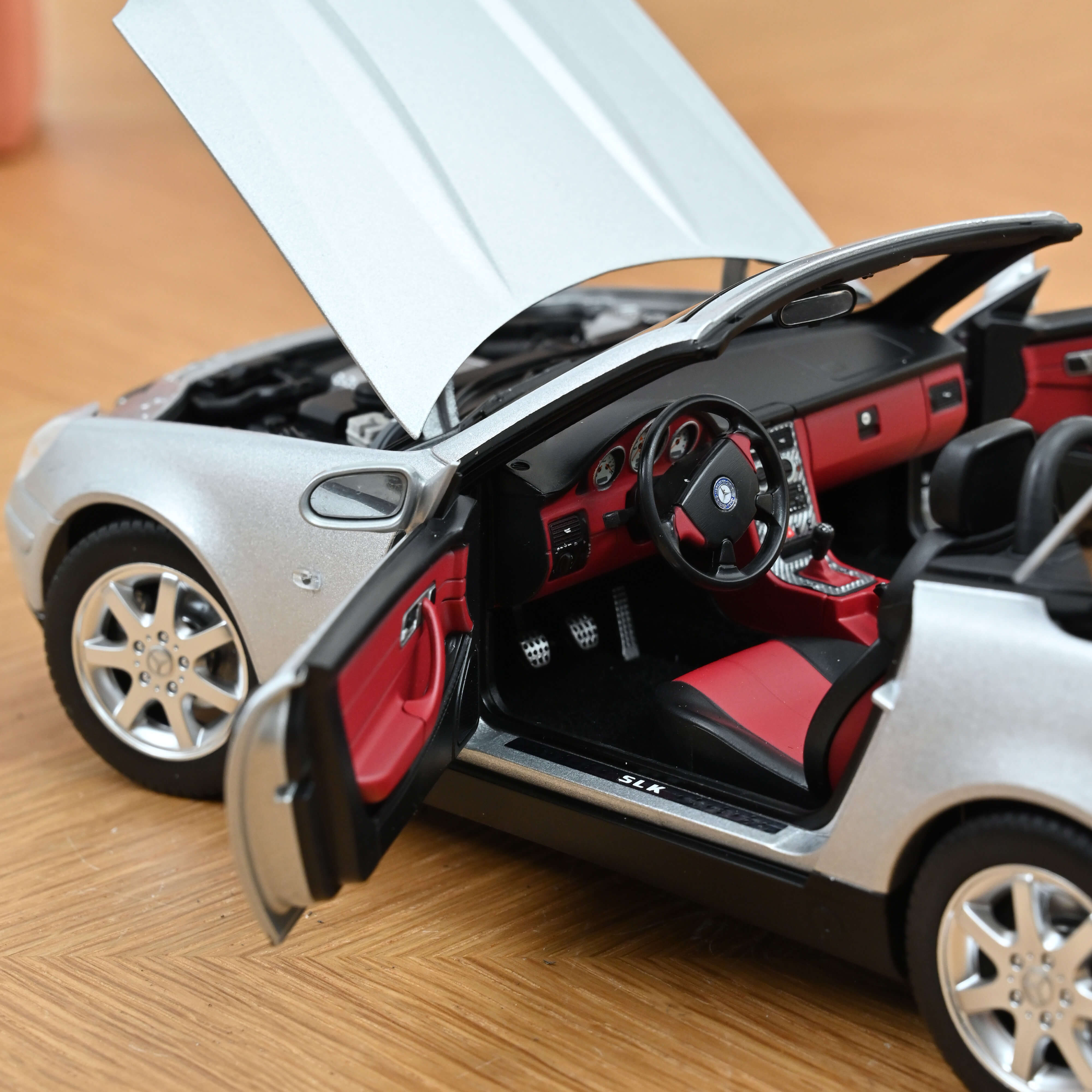 norev-mercedes-benz-slk-1996-argent-brillant-auto-die-cast-1-18 image 6