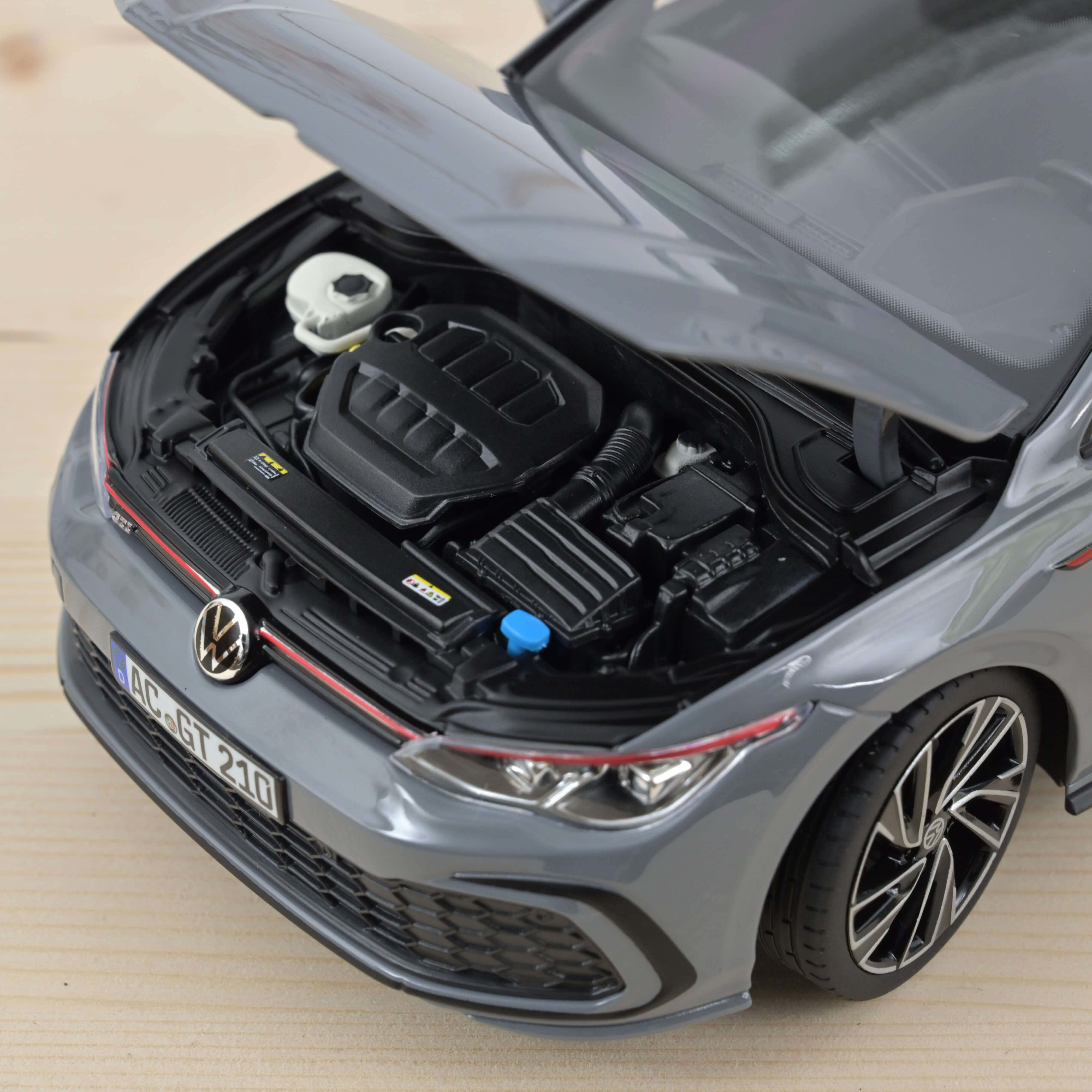 norev-vw-golf-gti-2020-modellino-auto-1-18-grigio image 3