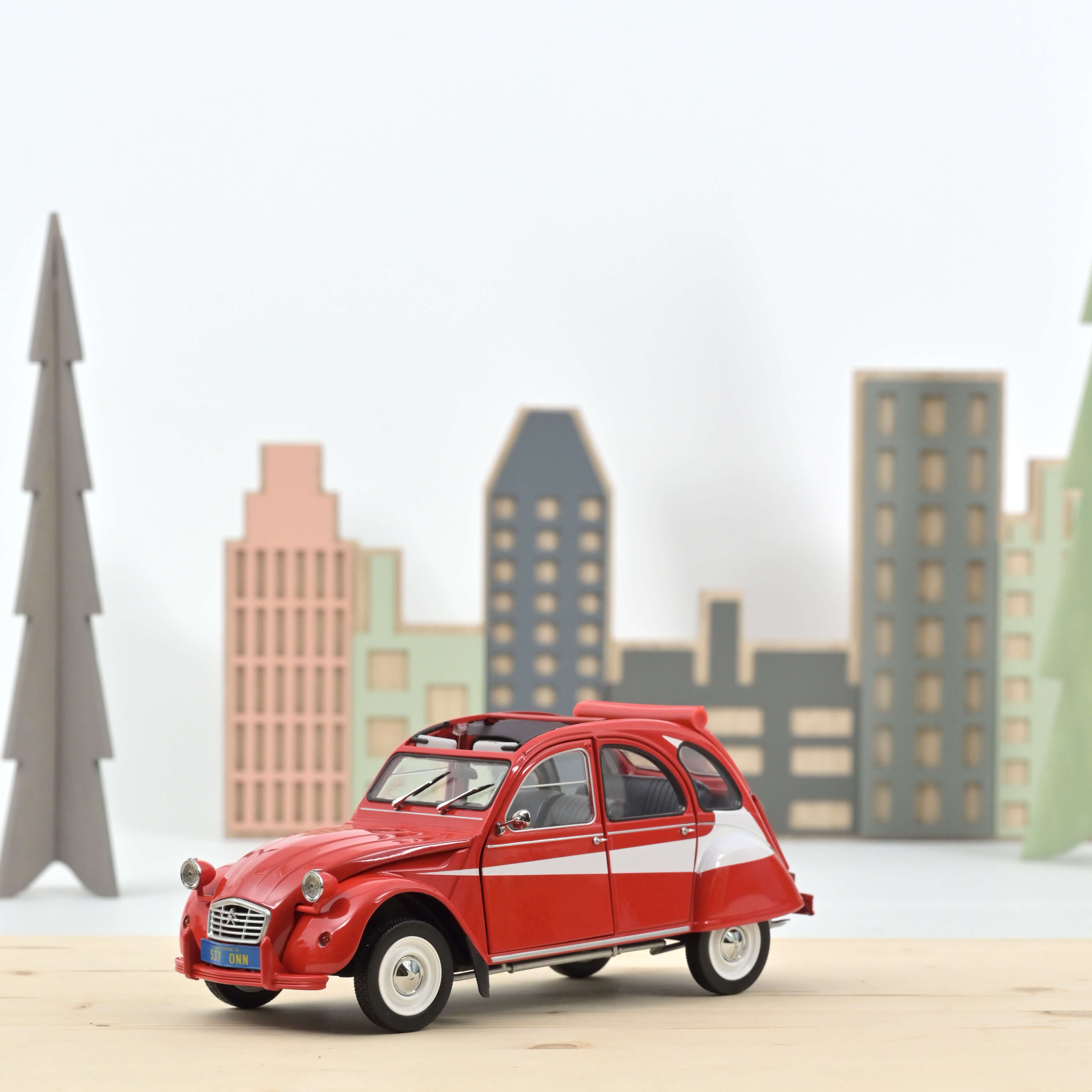 norev-citro-n-2cv-1979-rossa-con-decori-bianchi-modellino-die-cast-1-18-edizione image 2