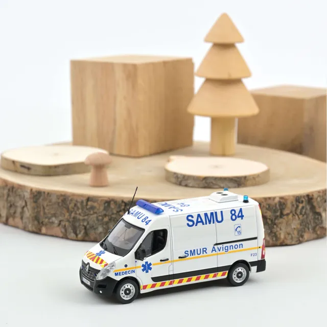 norev-renault-master-2014-samu-84-modellino-furgone-emergenza-1-43 image 1