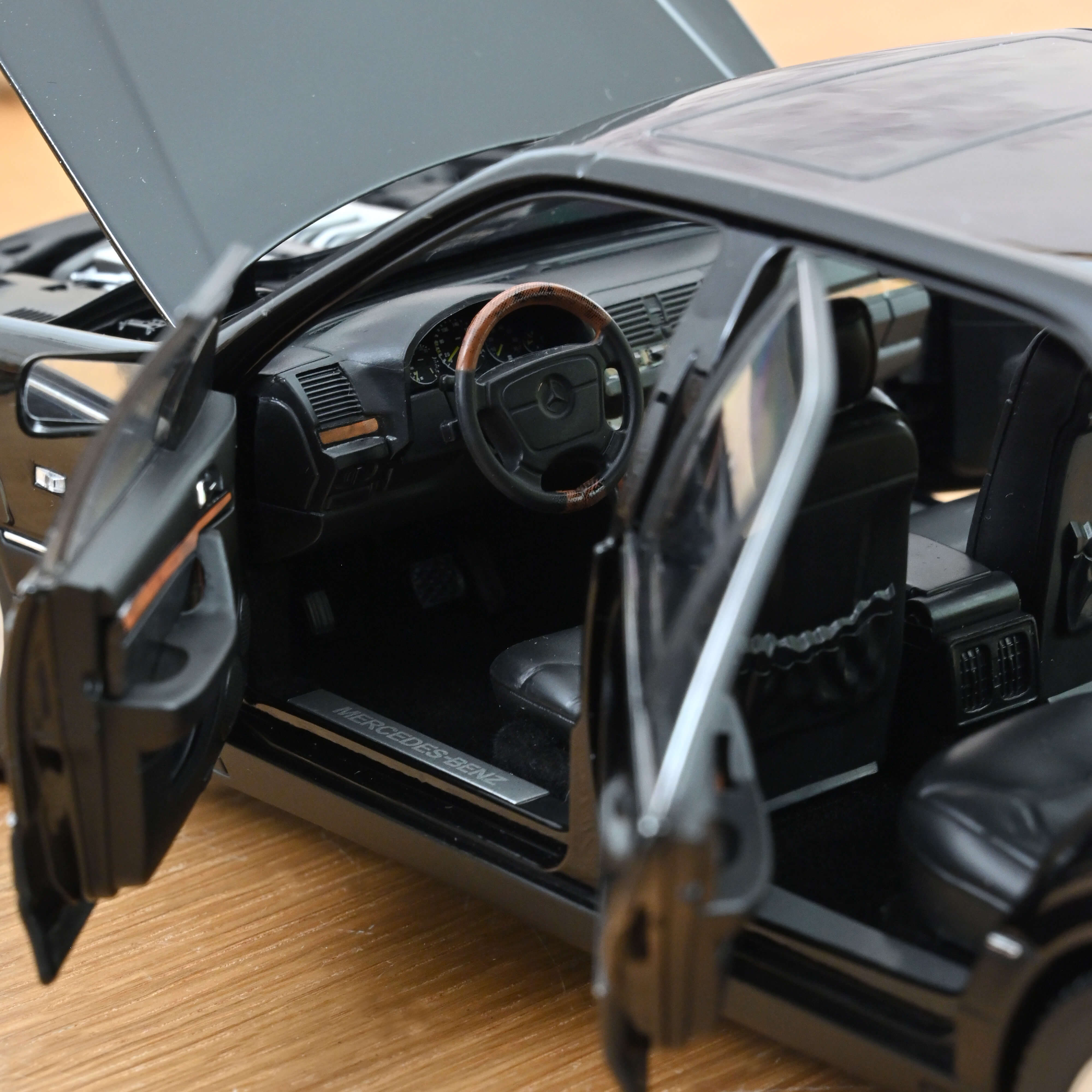 norev-mercedes-benz-s600-1997-modellino-auto-1-18-nero-ossidiana-metallizzato image 4