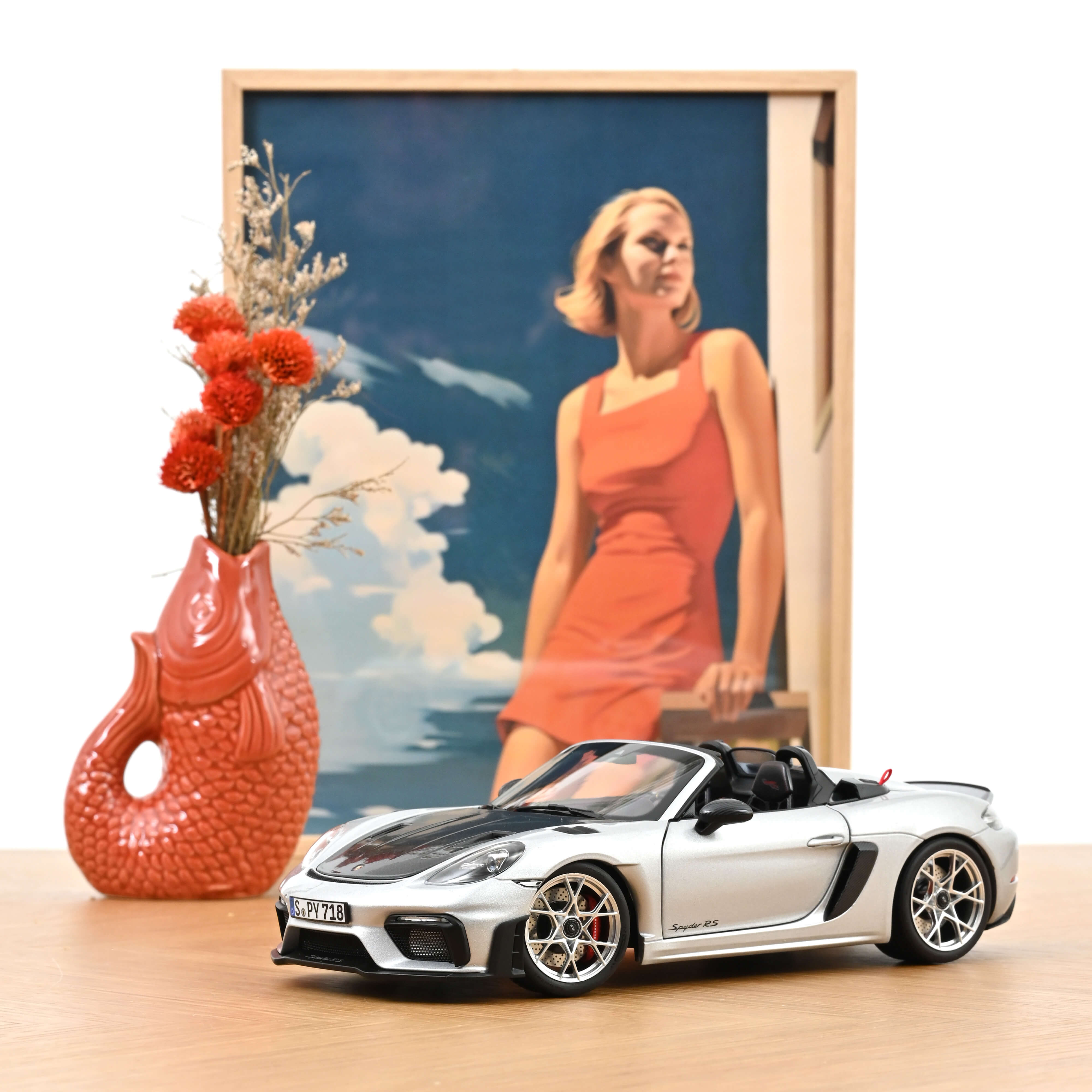 norev-porsche-718-spyder-rs-pack-weissach-2023-modellino-auto-1-18-argento-gt-me image 1