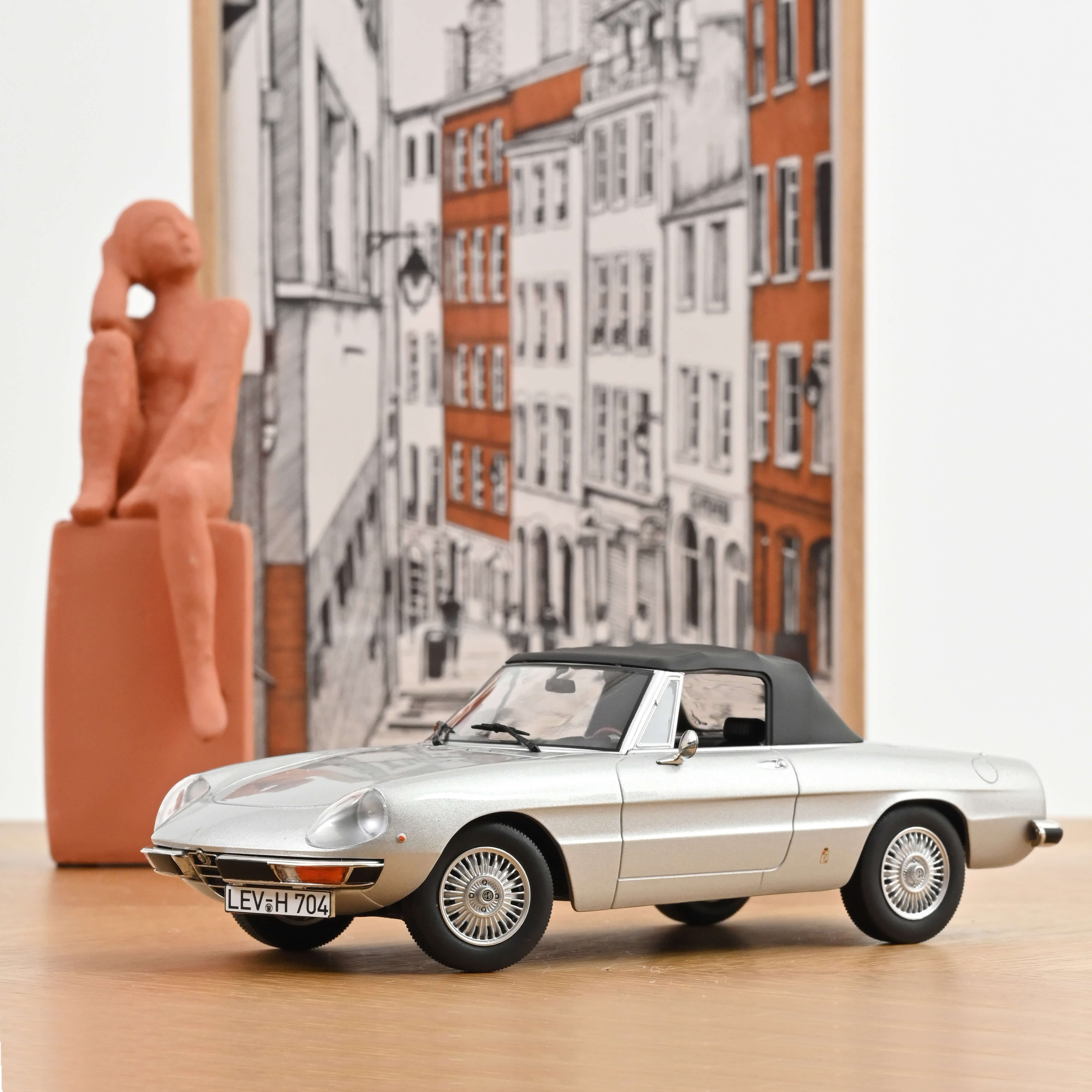 norev-alfa-romeo-2000-spider-1973-1-18-grigio-chiaro-metallizzato image 2