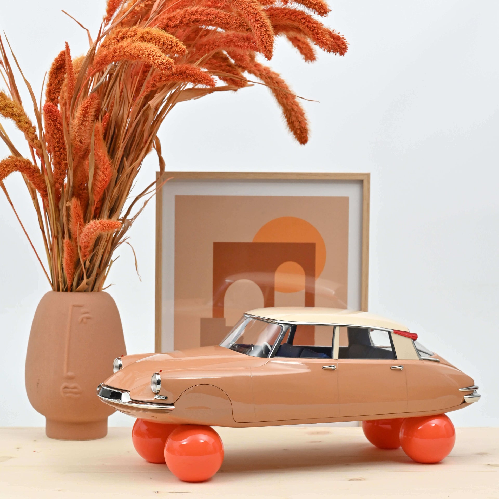 norev-citroen-ds-19-sur-billes-1959-modellino-1-12-beige-1000-pz image 1