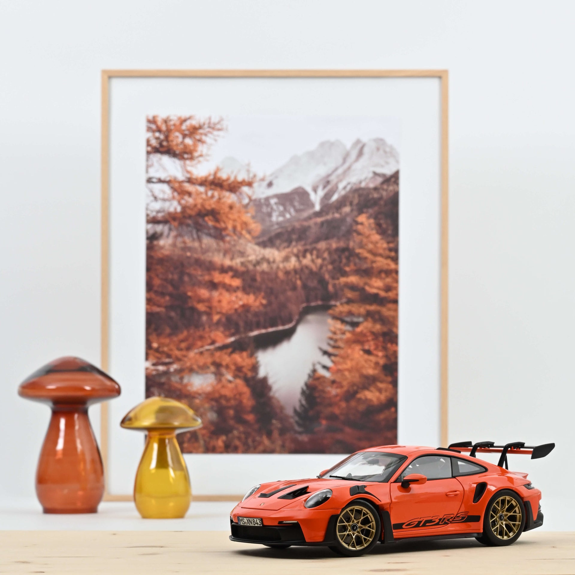 norev-porsche-911-gt3-rs-2022-modellino-auto-die-cast-1-18-gulf-orange image 1