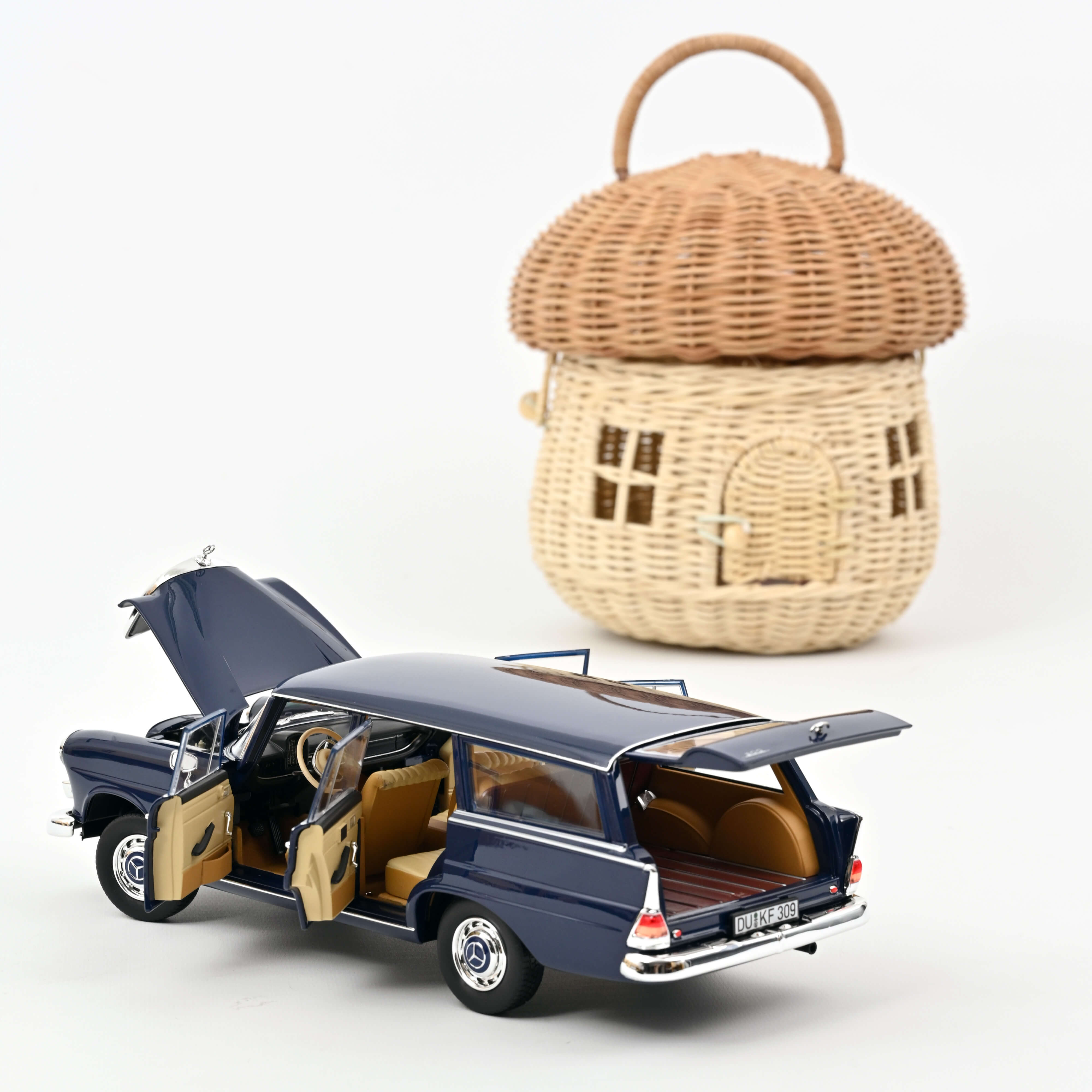 norev-mercedes-benz-200-universal-1966-blu-scuro-modellino-auto-1-18 image 2
