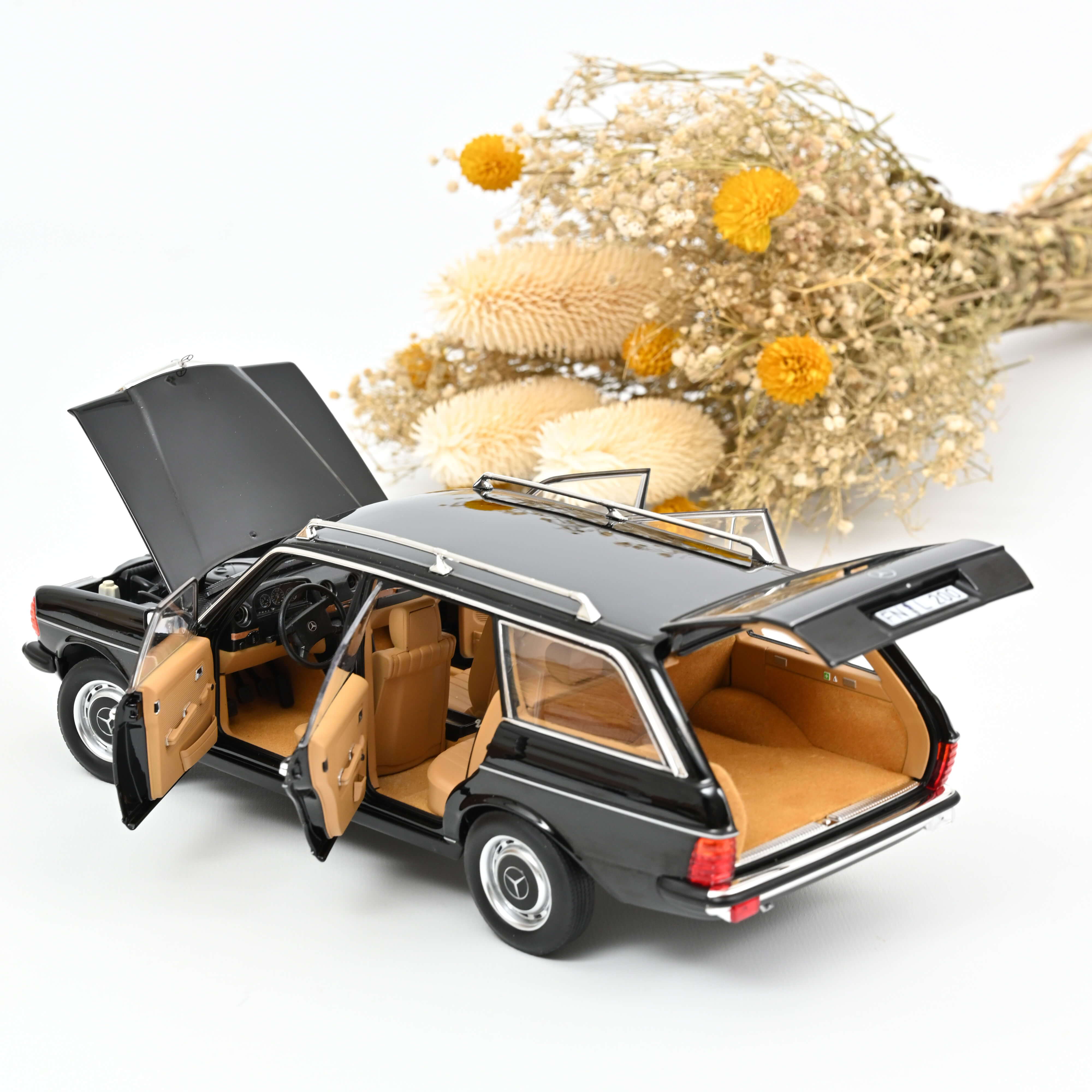 norev-mercedes-benz-200-t-1982-modellino-auto-1-18-nero image 2