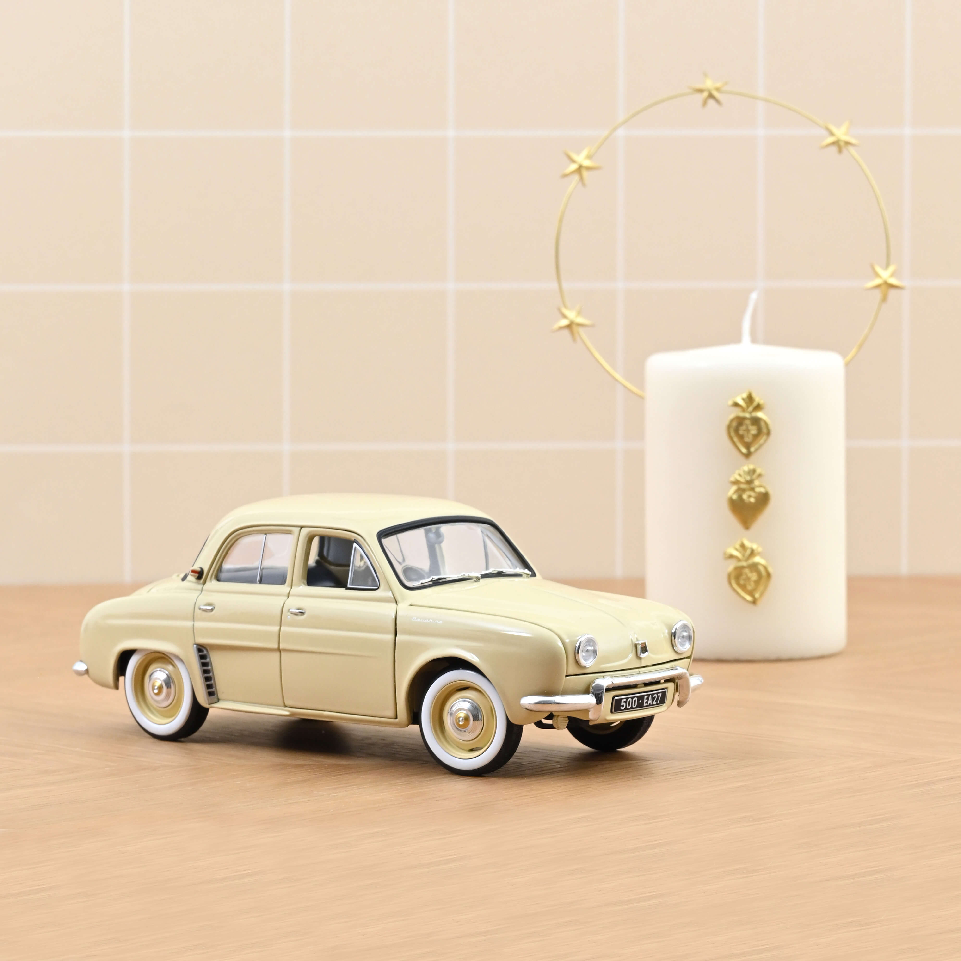 norev-renault-dauphine-1958-modellino-auto-1-18-beige image 1