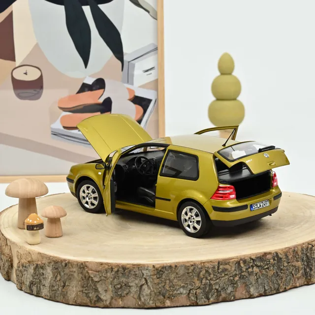 norev-vw-golf-2002-modellino-auto-1-18-giallo-metallizzato-edizione-200-pz image 1