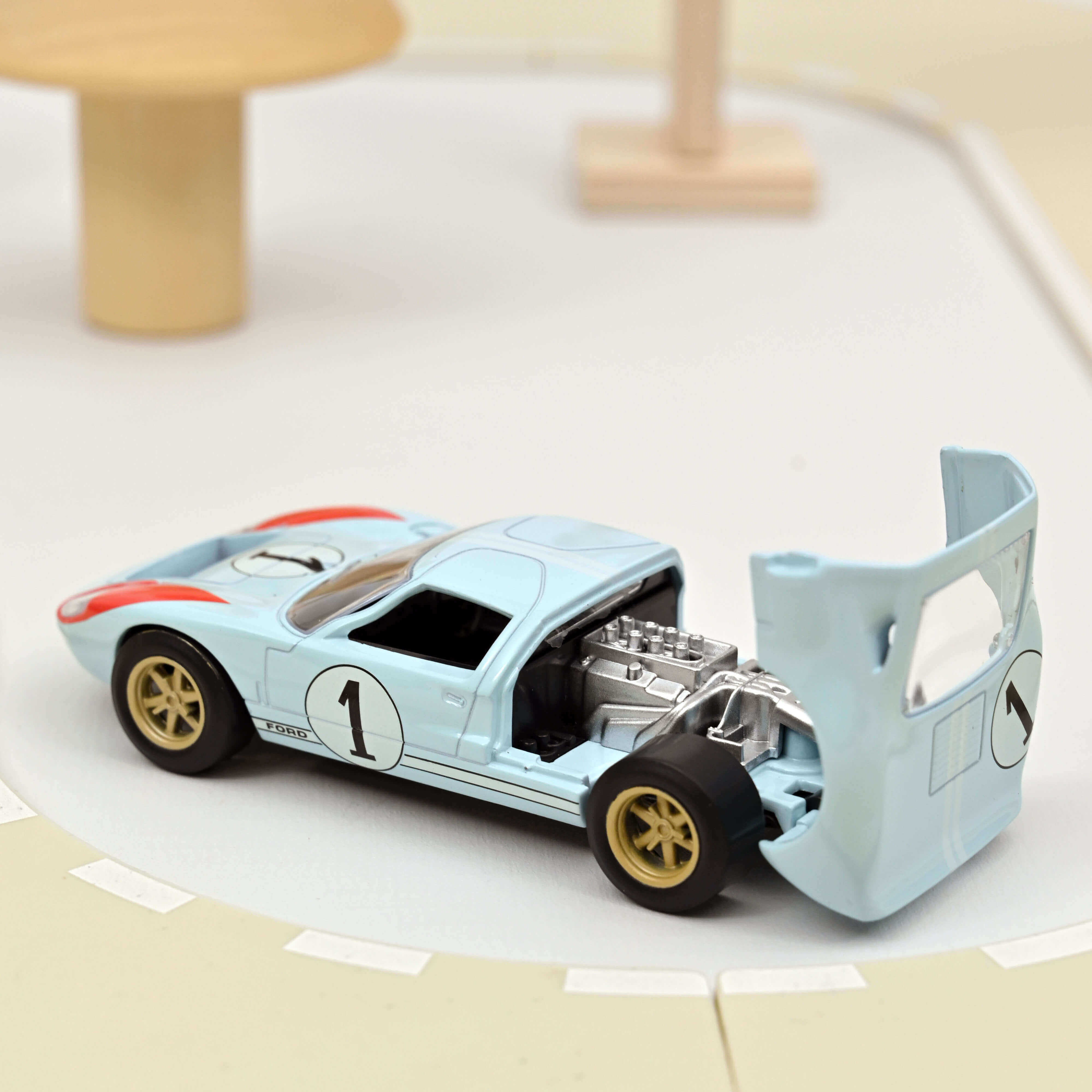 norev-ford-gt40-1966-n-1-le-mans-jet-car-1-43-con-cofano-apribile image 4