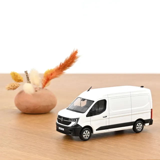 norev-renault-master-e-tech-100-electric-2024-bianco-glacier-modellino-auto-1-43 image 1